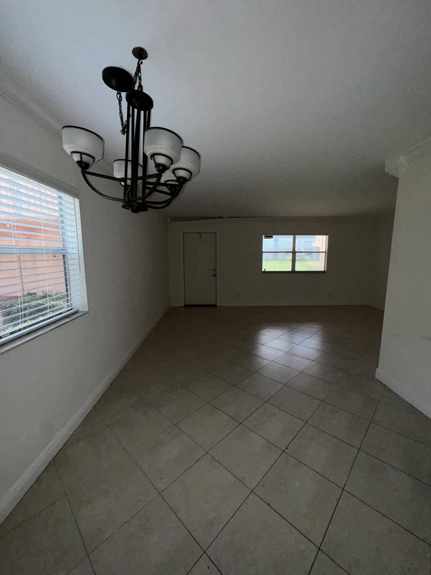 Delray Beach, FL 33446,638 N Saxony