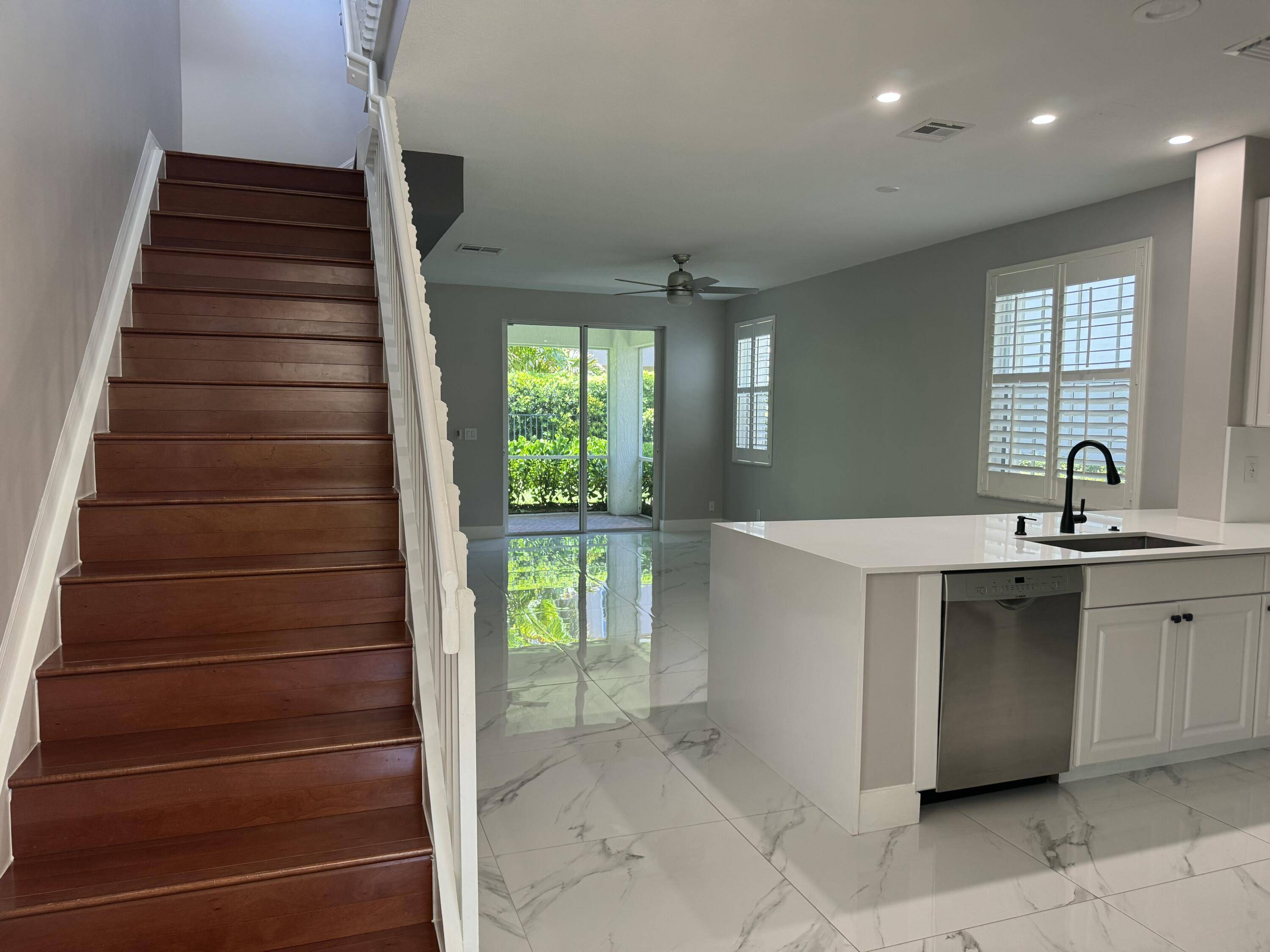 Palm Beach Gardens, FL 33410,374 Columbus ST