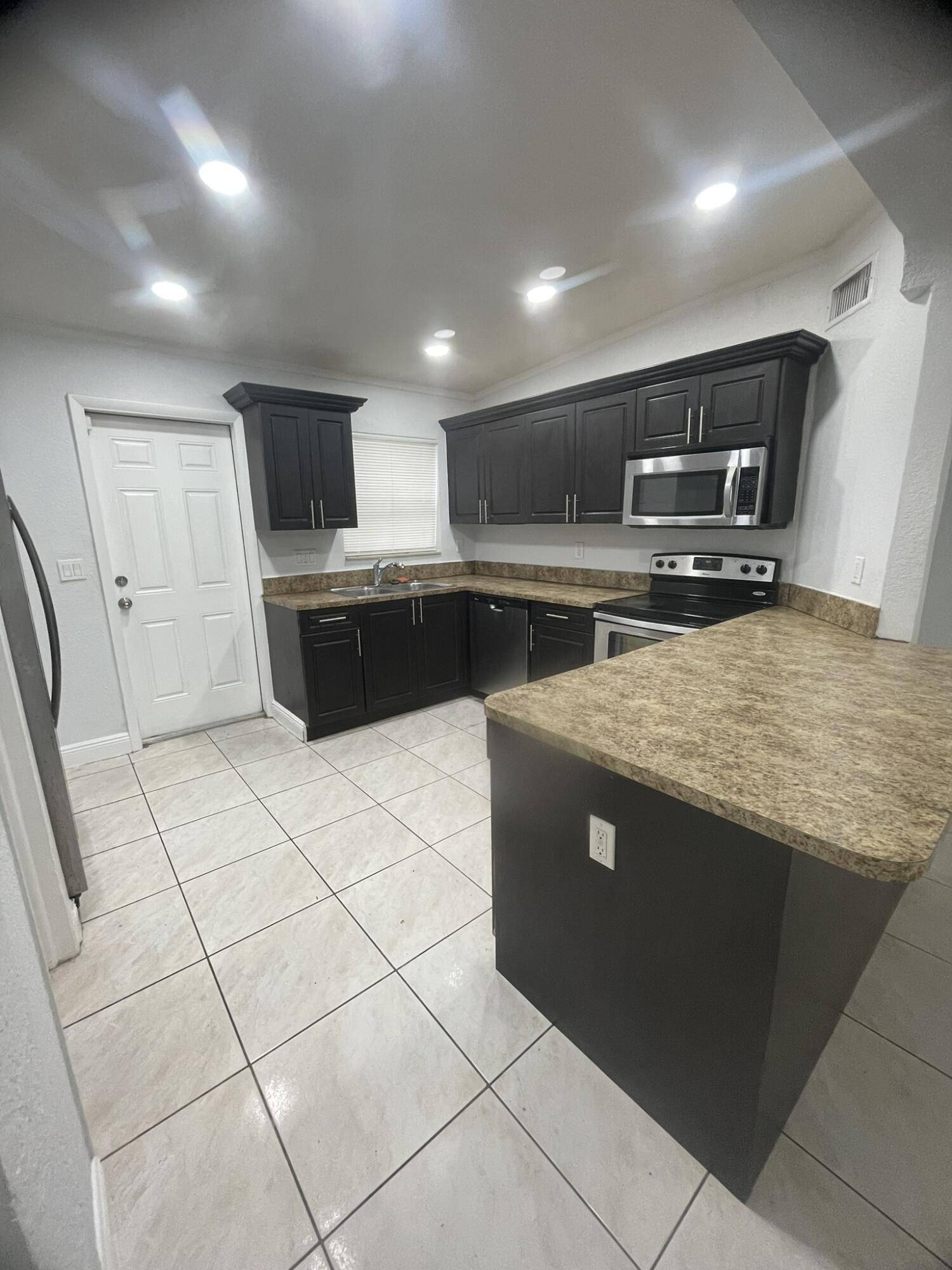 Lake Worth, FL 33462,521 Brown RD