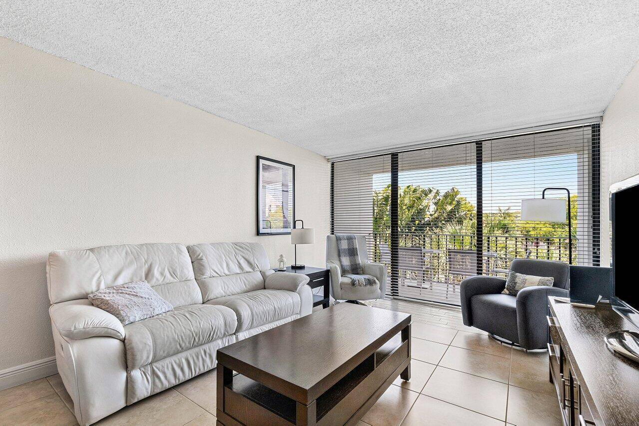 West Palm Beach, FL 33401,1830 Embassy DR 401