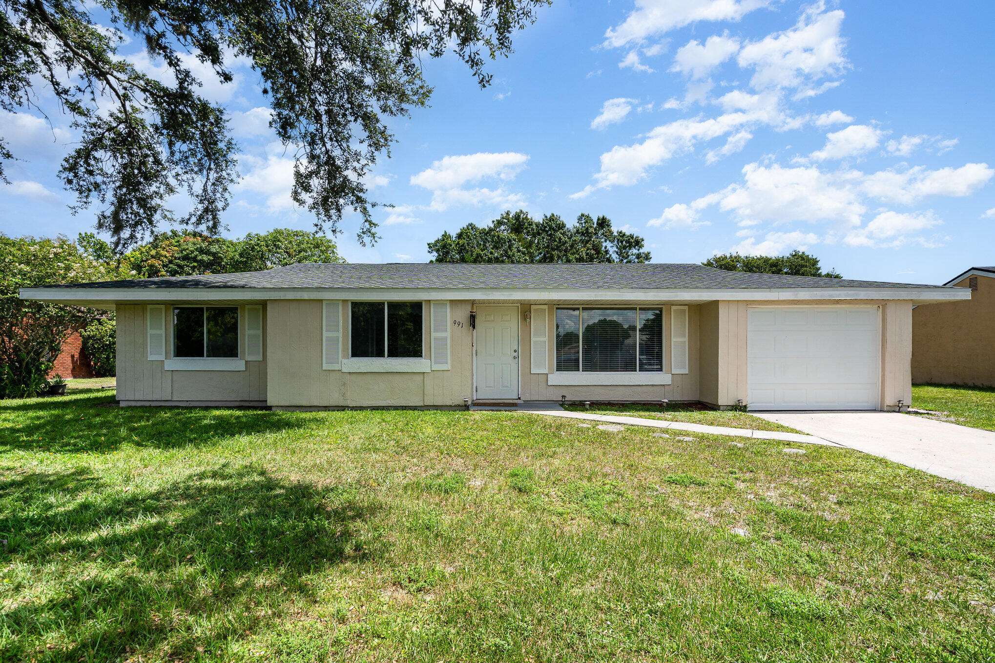 Palm Bay, FL 32905,991 NE Gatewood CT