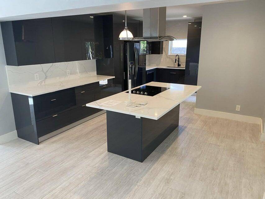 Boca Raton, FL 33486,418 SW 7th TER