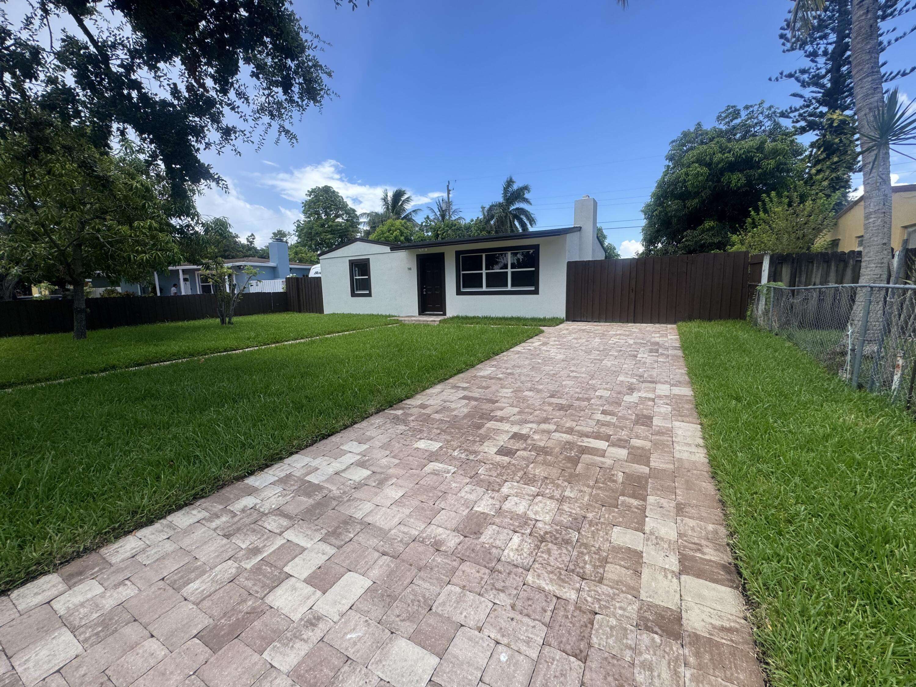 West Palm Beach, FL 33409,748 Aspen RD