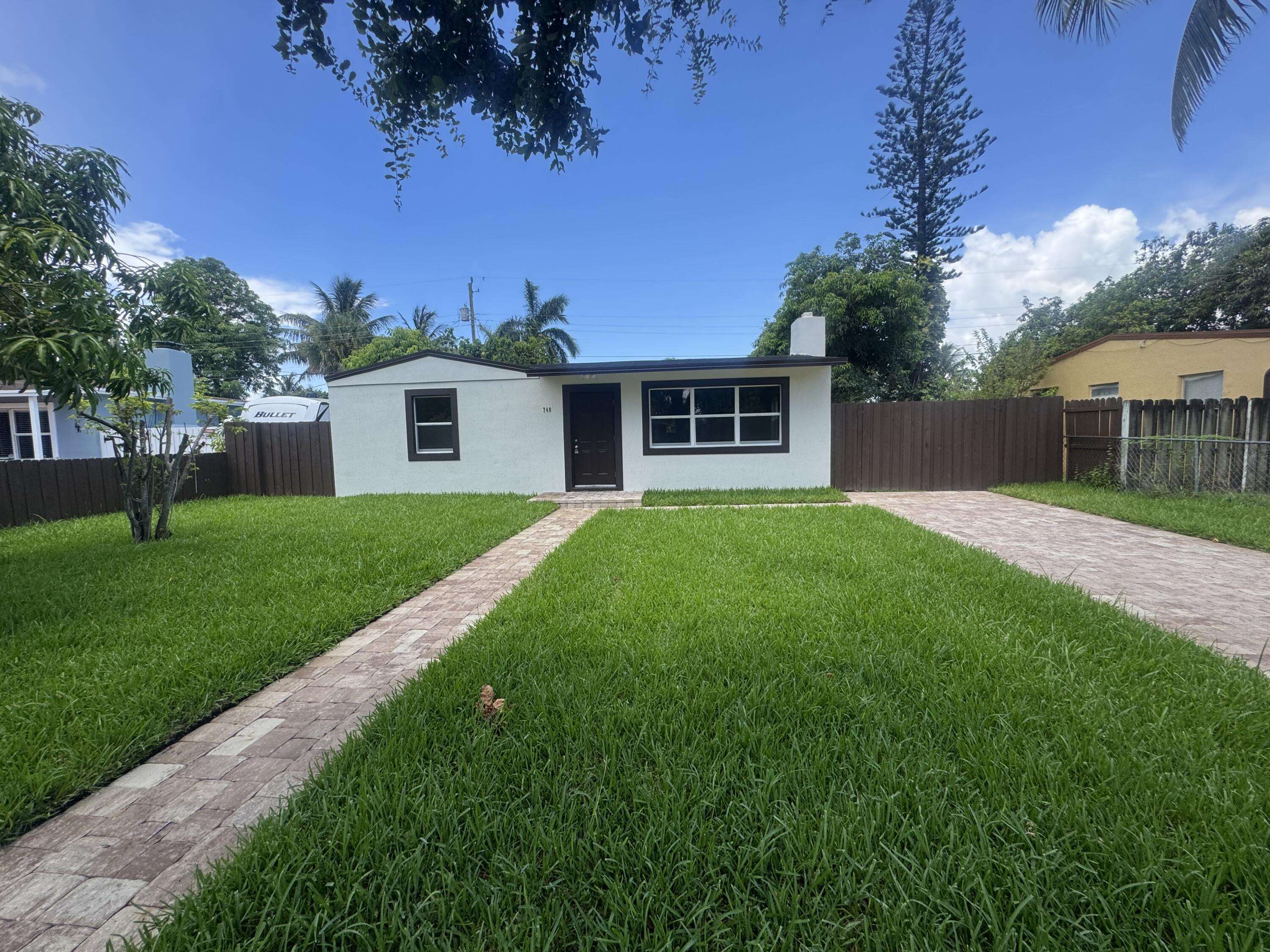 West Palm Beach, FL 33409,748 Aspen RD