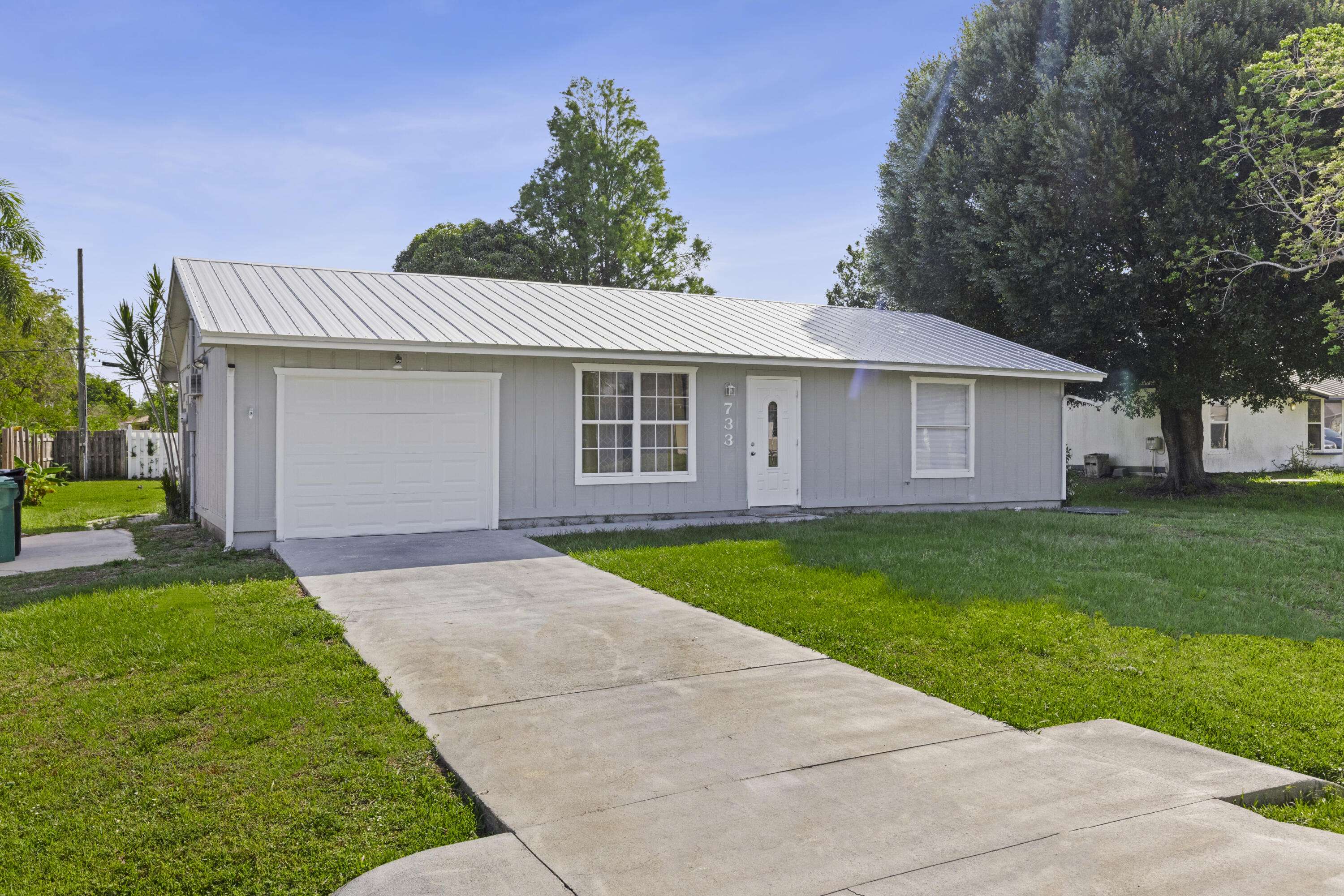 Port Saint Lucie, FL 34984,733 SE Academy LN
