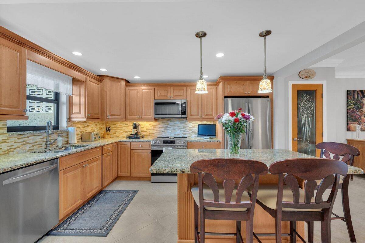 Jupiter, FL 33477,300 N Highway A1a 104o