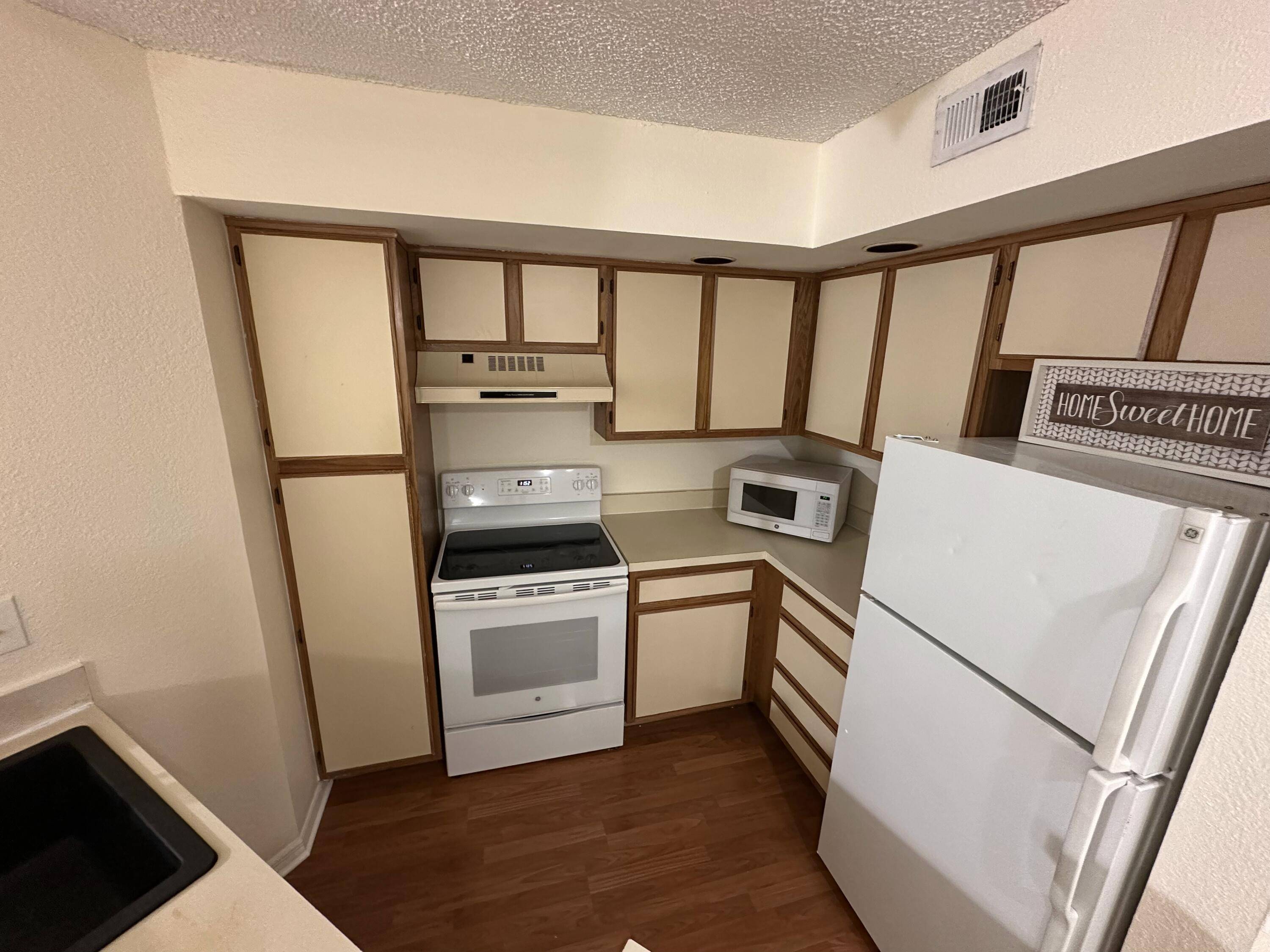 West Palm Beach, FL 33409,1401 Village BLVD 1914