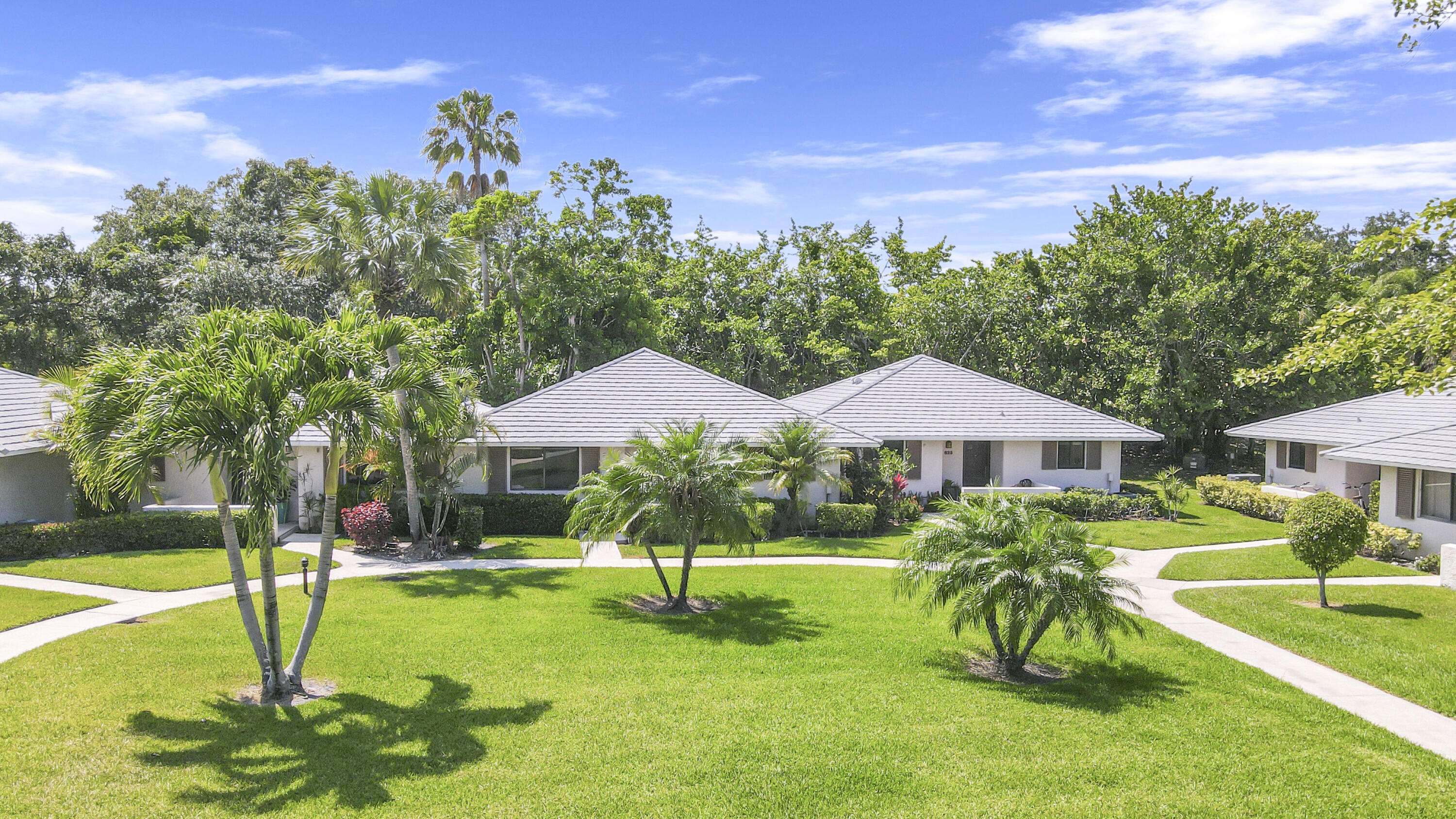 Palm Beach Gardens, FL 33418,825 Club DR
