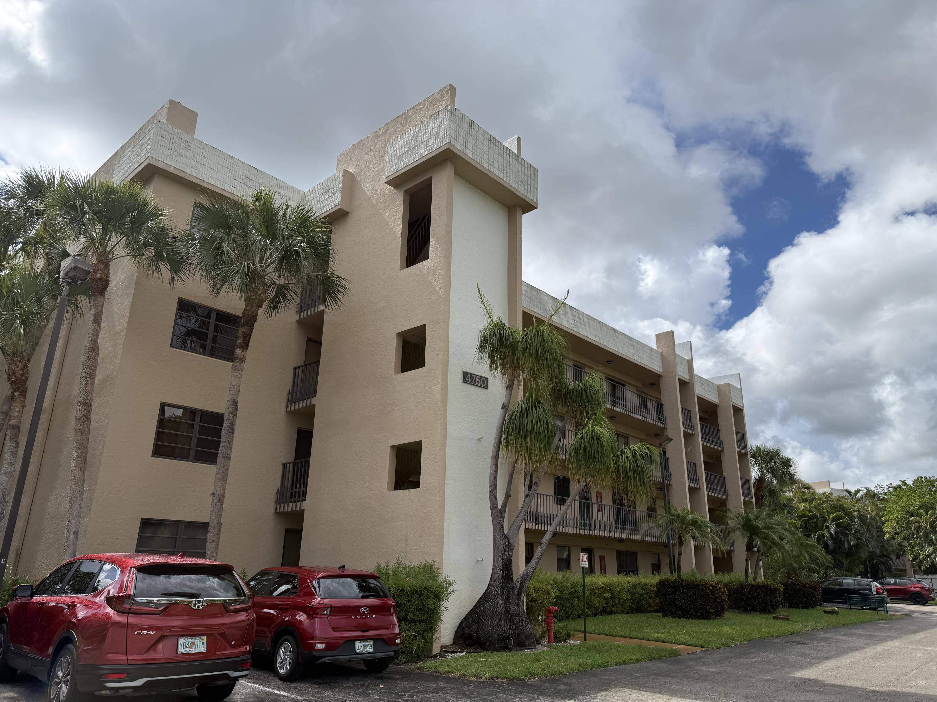 Lake Worth, FL 33467,4760 Lucerne Lakes BLVD 206