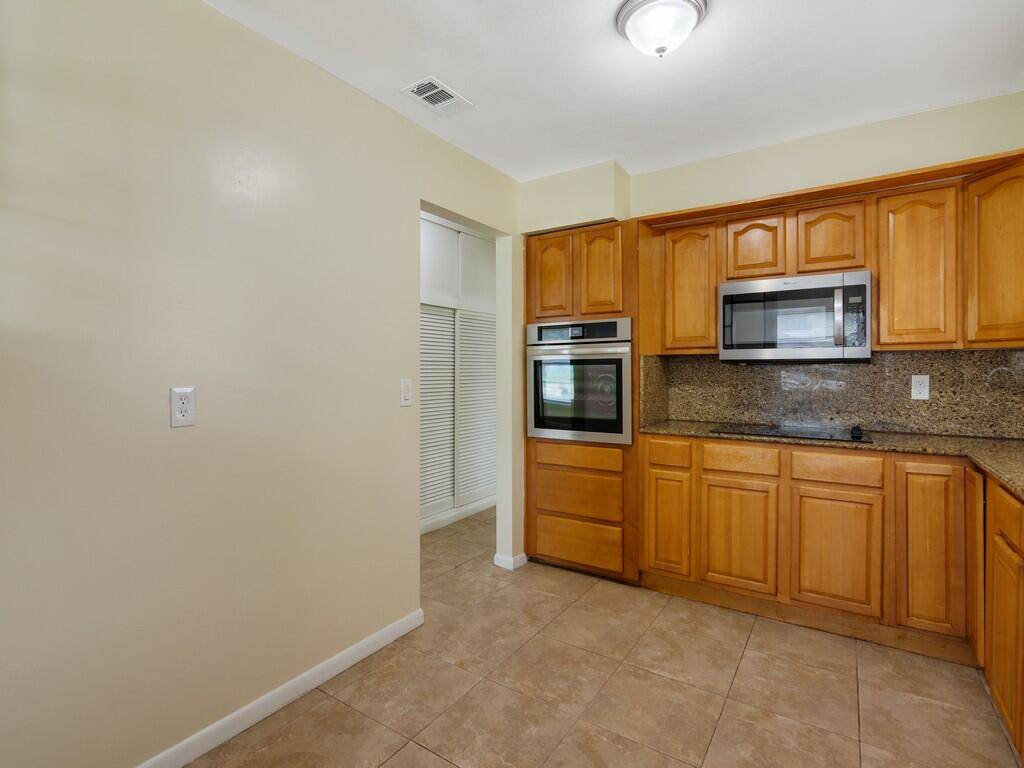 Fort Pierce, FL 34951,7707 James RD