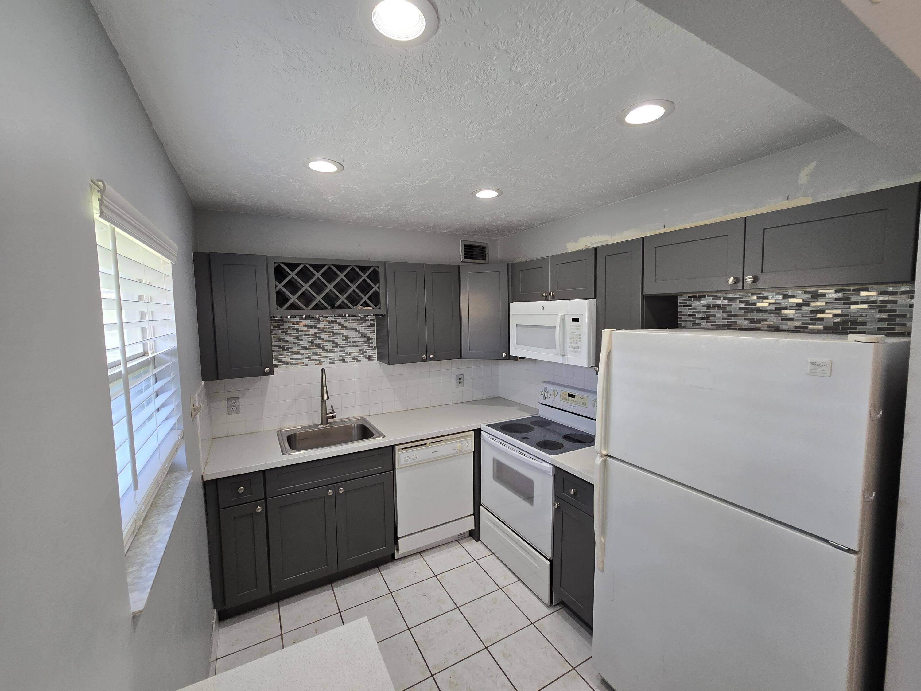 Delray Beach, FL 33446,89 Saxony B B