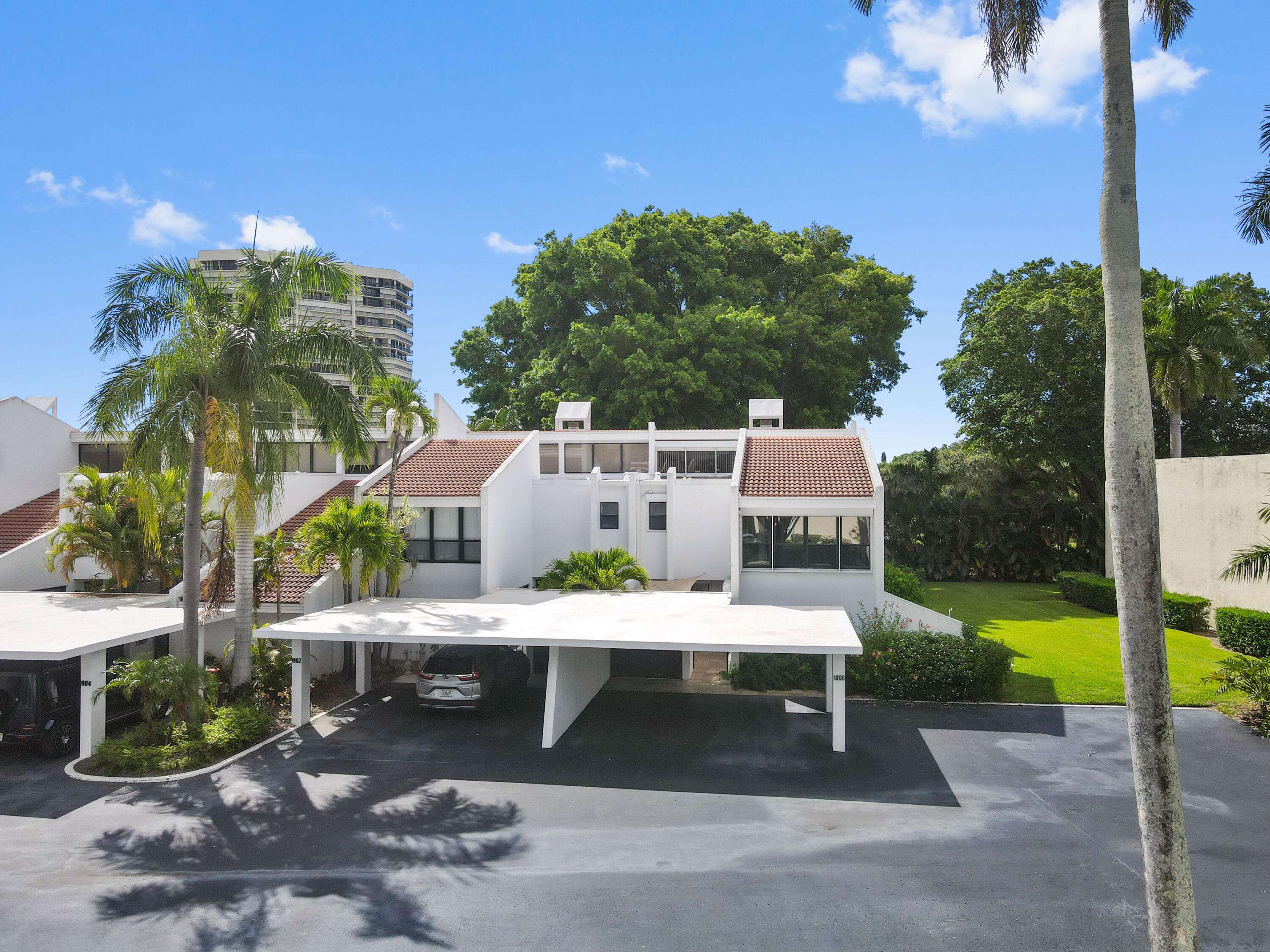 West Palm Beach, FL 33401,1900 Presidential WAY 1-F