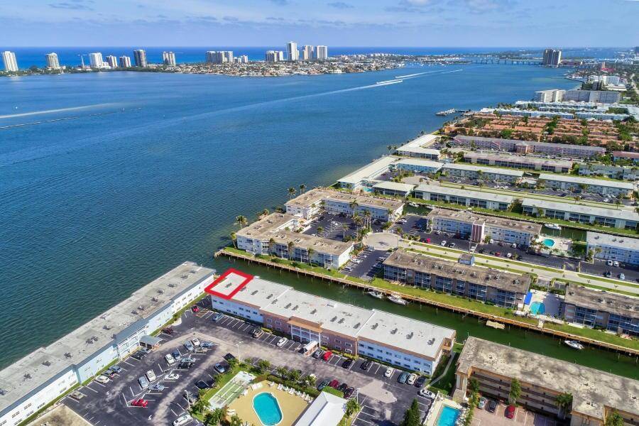 North Palm Beach, FL 33408,110 Shore CT 201