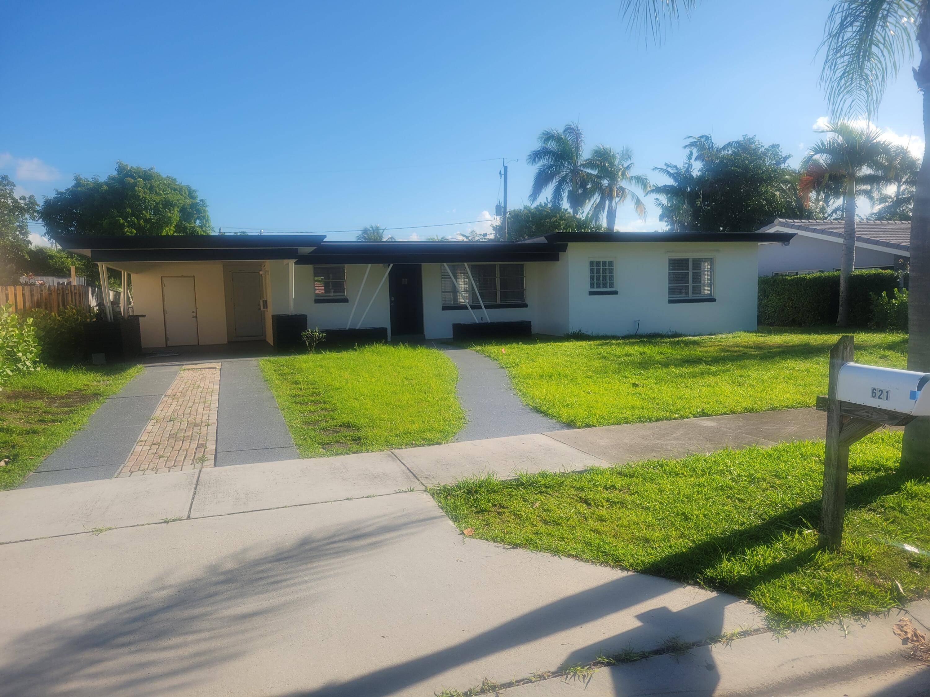 Boynton Beach, FL 33435,621 NE 9 AVE