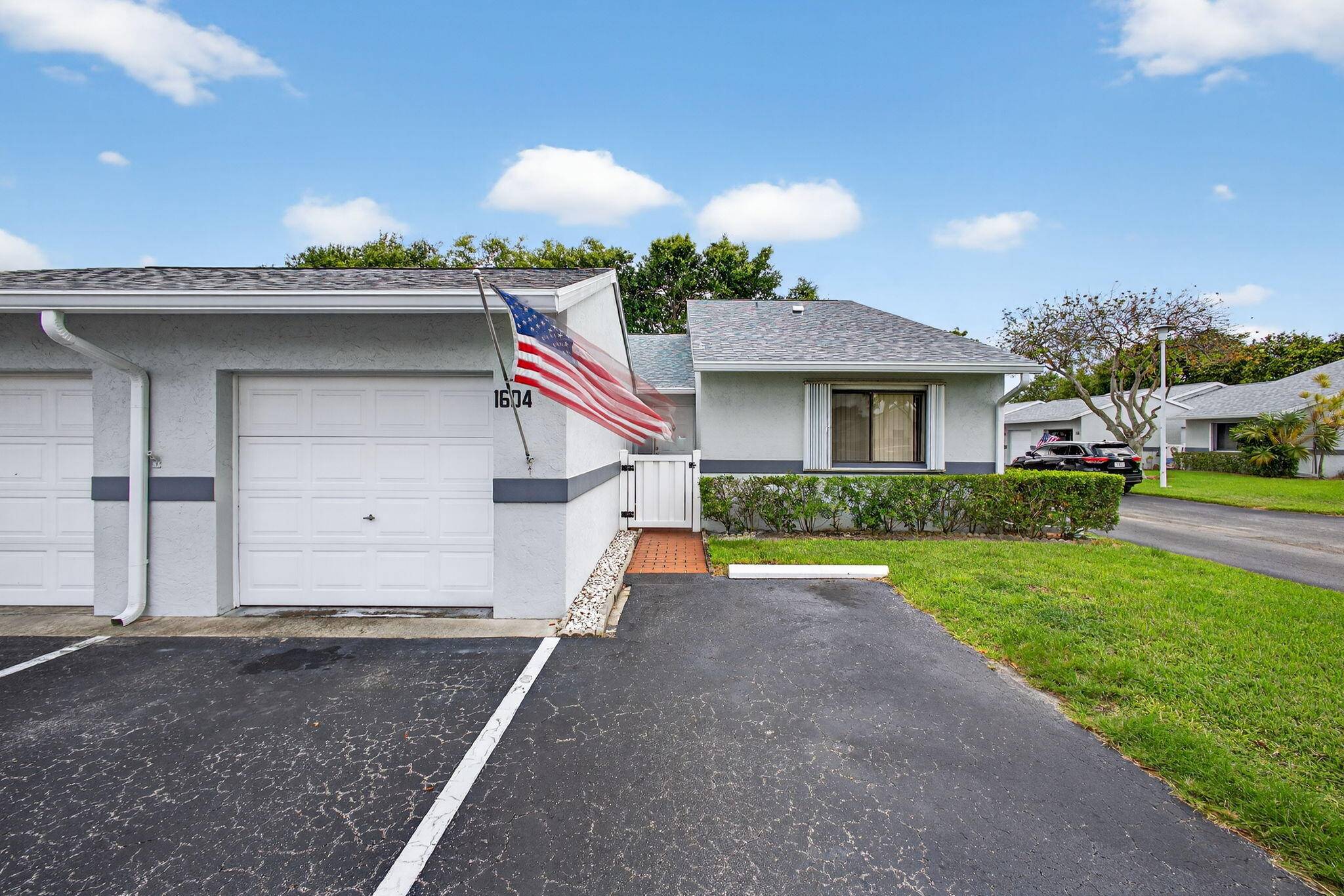 West Palm Beach, FL 33415,2640 W Gately DR 1604