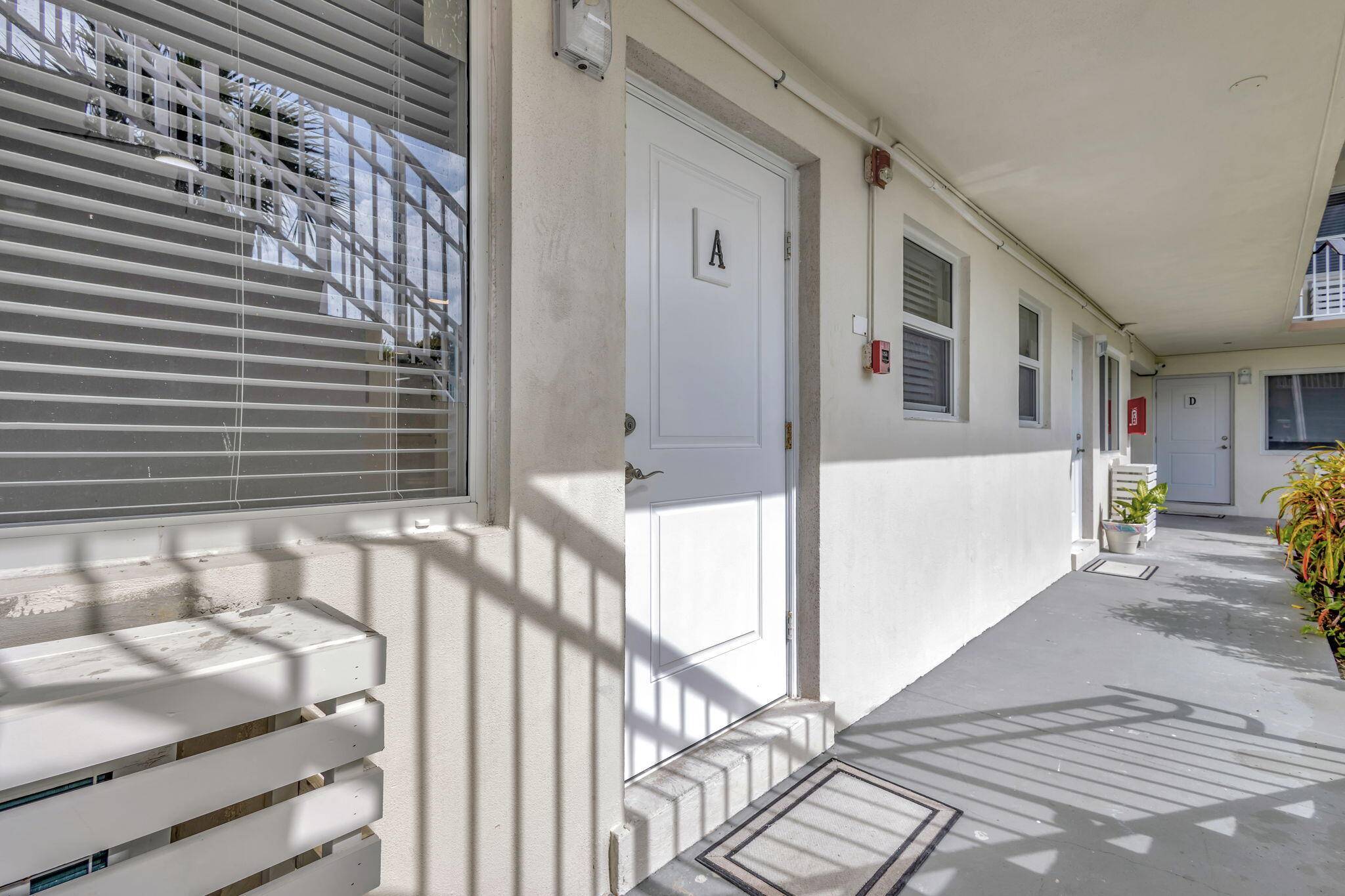 Lantana, FL 33462,525 S Broadway ST A