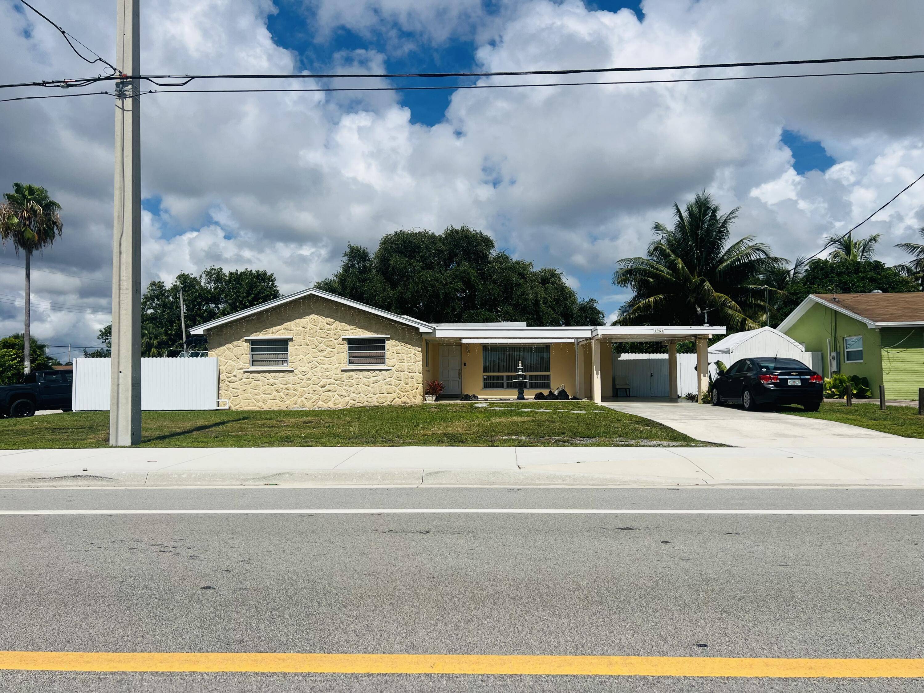 West Palm Beach, FL 33406,1951 S Florida Mango RD