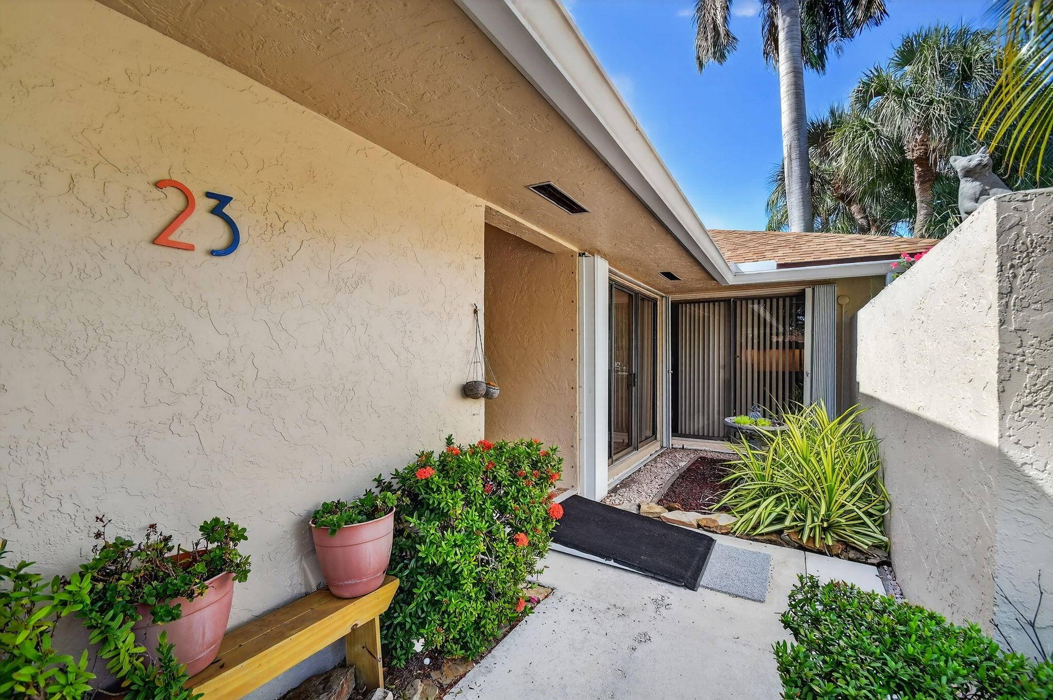 Hypoluxo, FL 33462,23 S Lakeshore DR