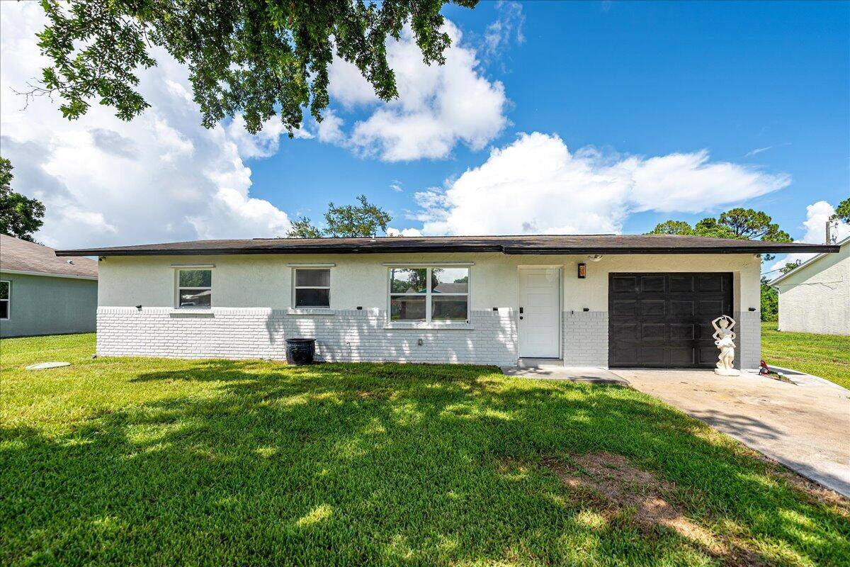 Port Saint Lucie, FL 34983,673 NE Horizon LN