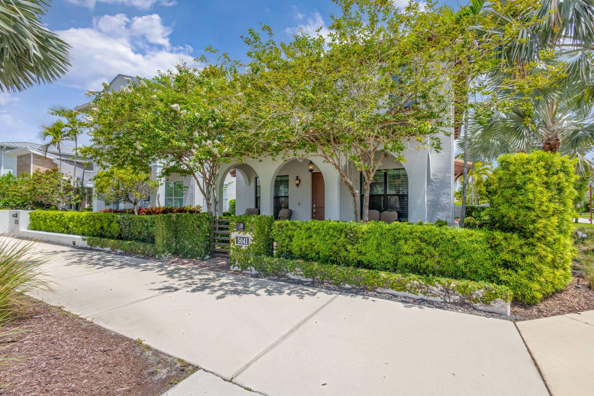 Palm Beach Gardens, FL 33418,5041 Grandiflora RD