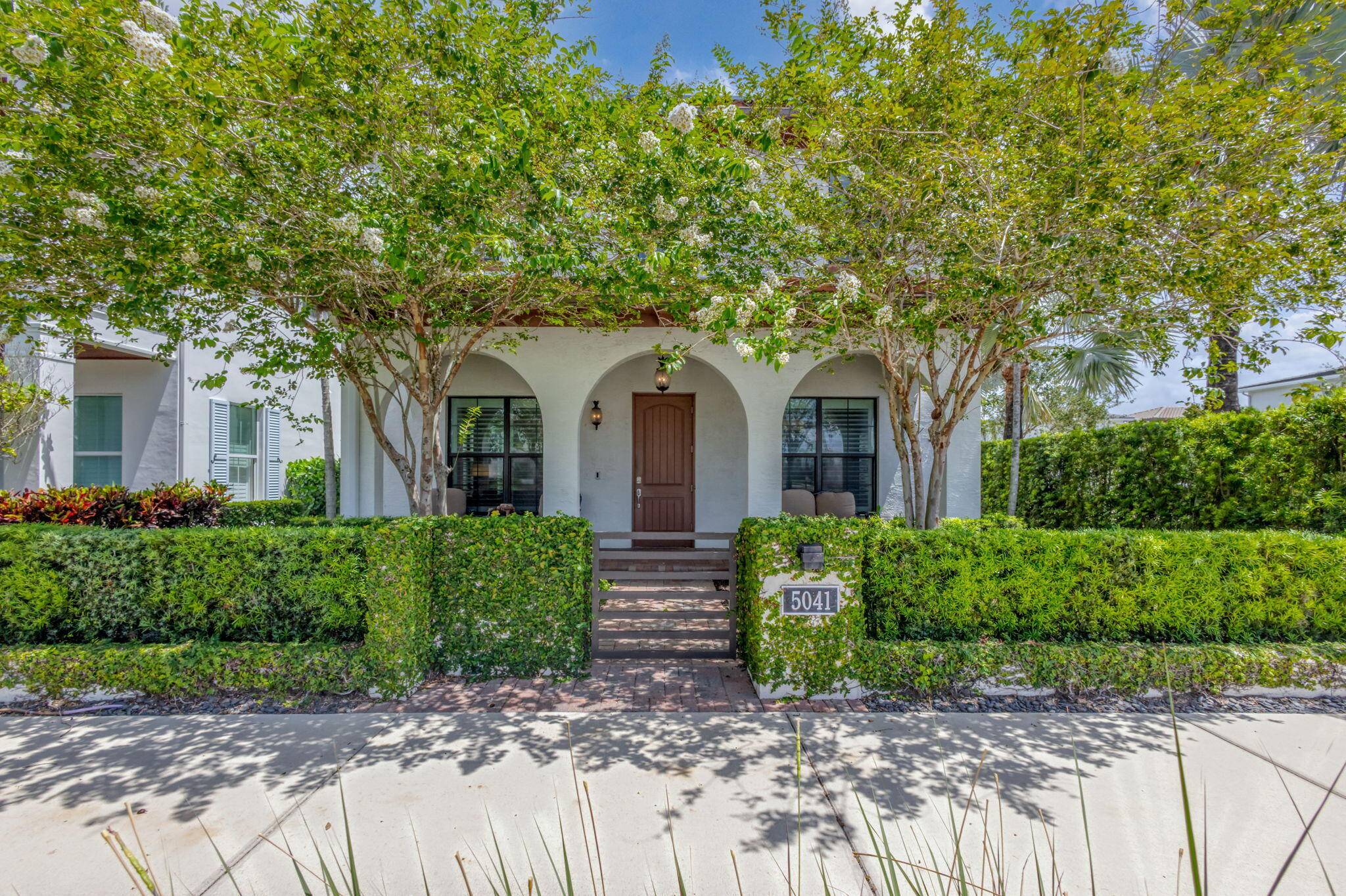 Palm Beach Gardens, FL 33418,5041 Grandiflora RD