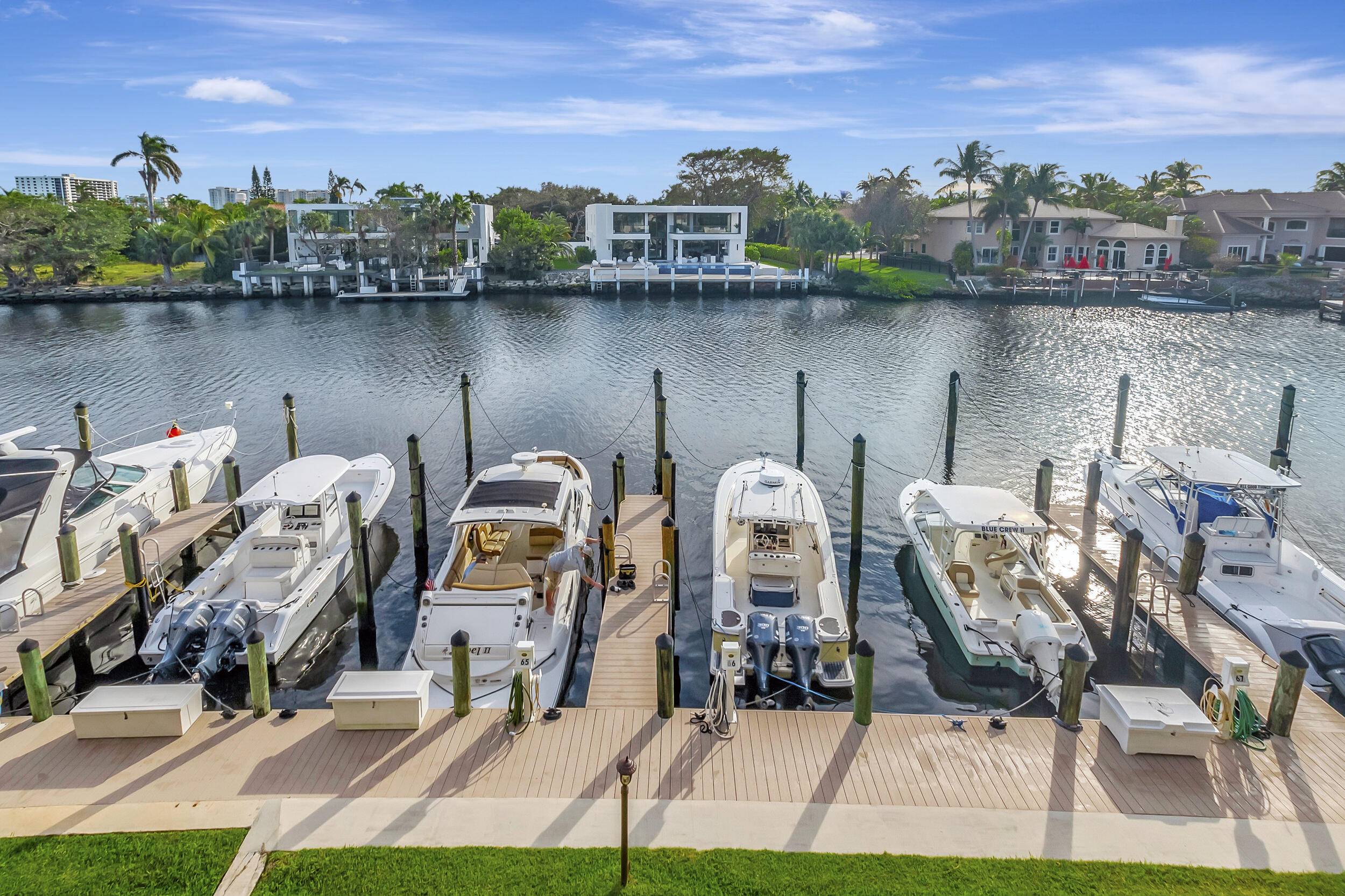 Delray Beach, FL 33483,210 Captains Walk 715