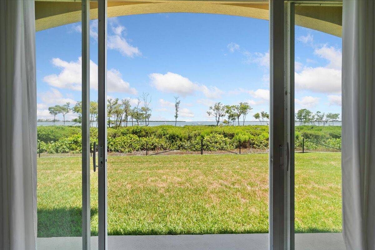 Fort Pierce, FL 34949,23 W Harbour Isle DR 106