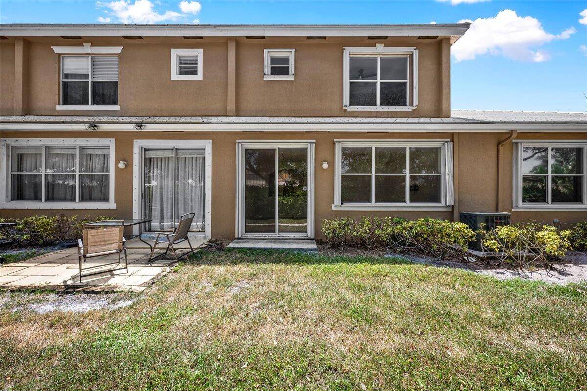 Lake Worth, FL 33463,6891 Blue Skies DR