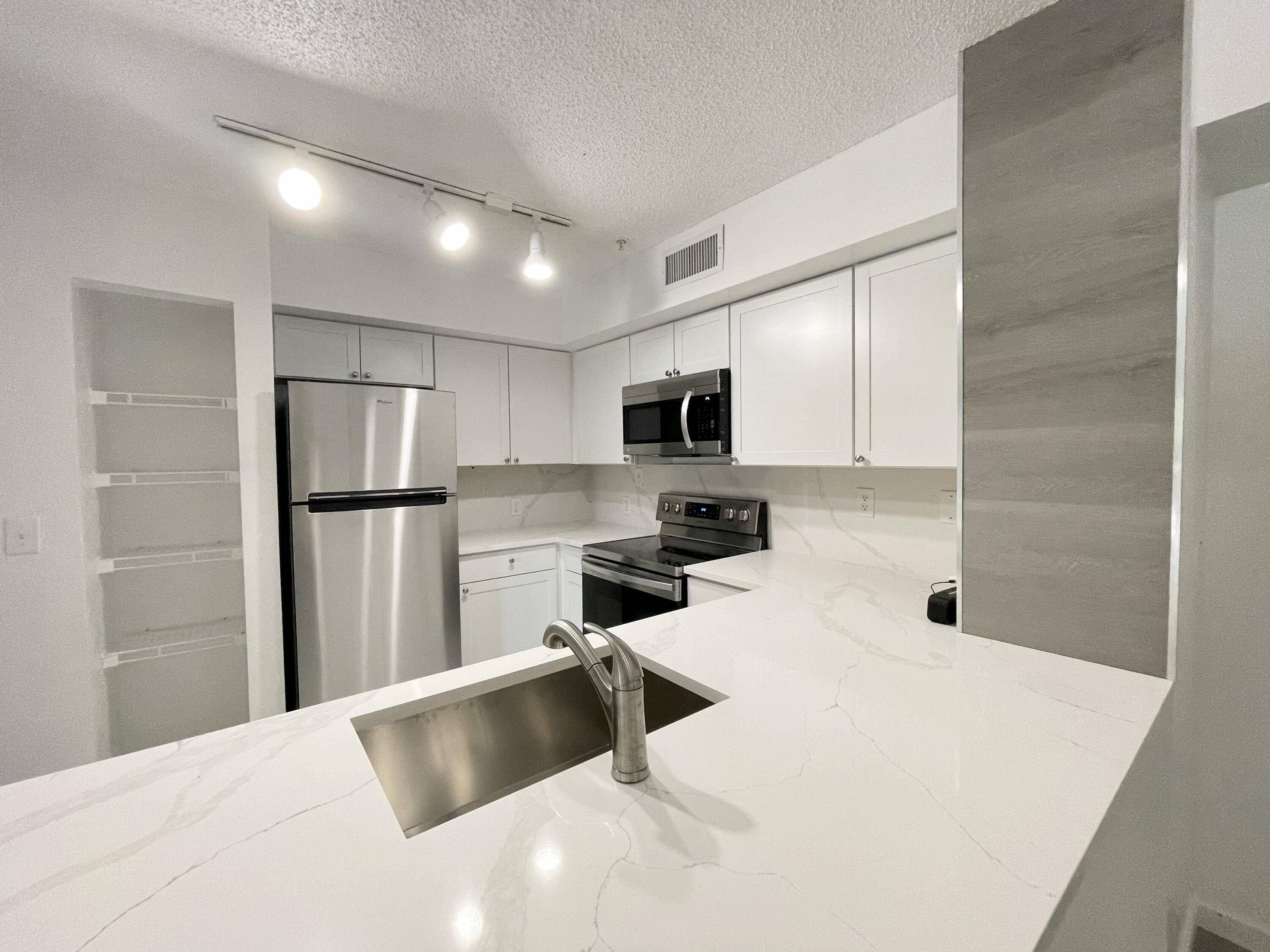 Lake Worth, FL 33463,7832 Sonoma Springs CIR 203