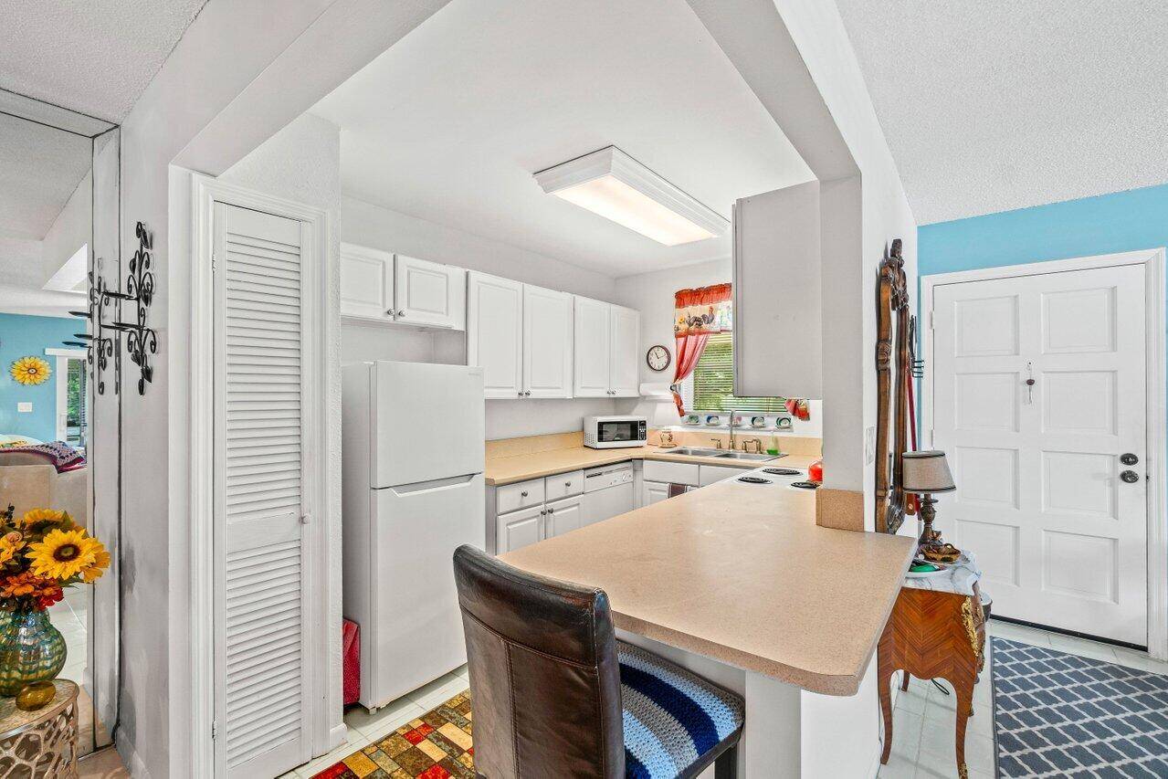 Boca Raton, FL 33486,1124 NW 13th ST 204a