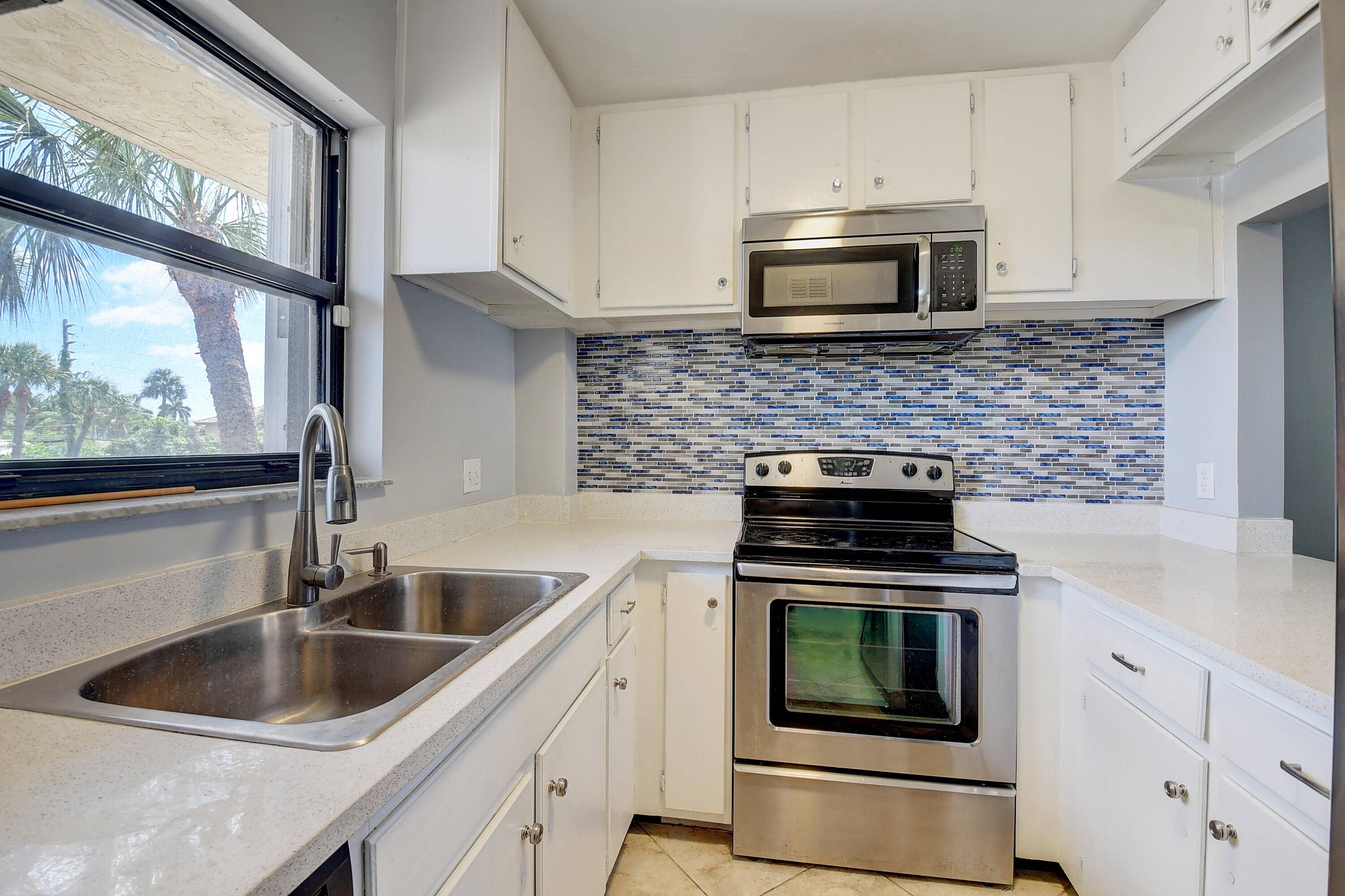 Lantana, FL 33462,890 N Federal HWY 206