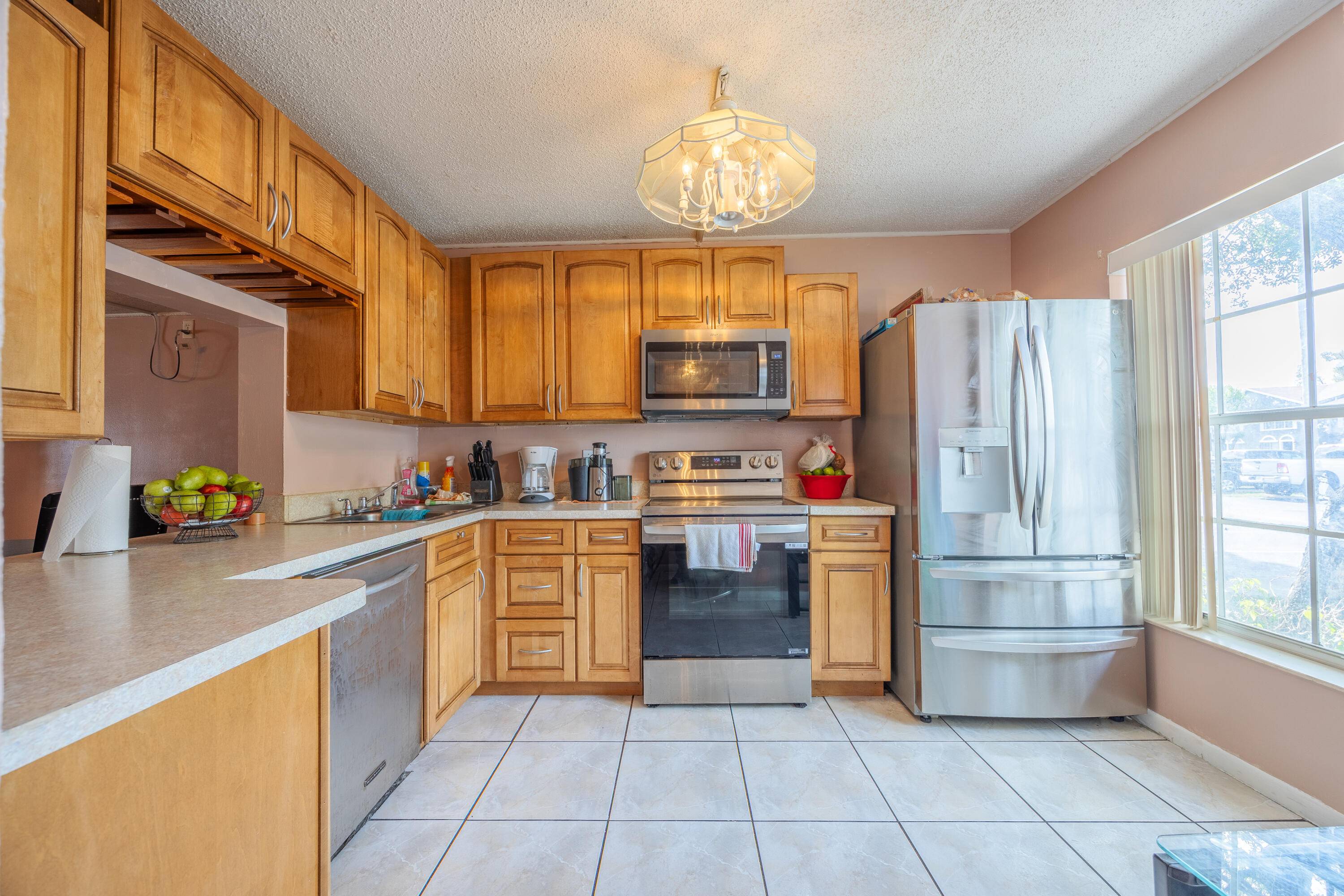 West Palm Beach, FL 33415,5117 W W Society PL C