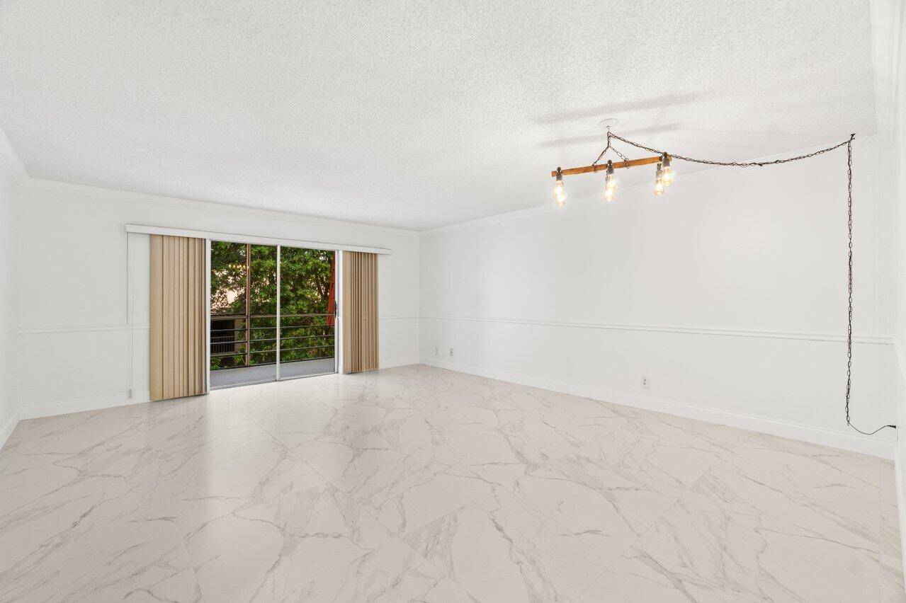 Boca Raton, FL 33428,22615 SW 66th AVE 310