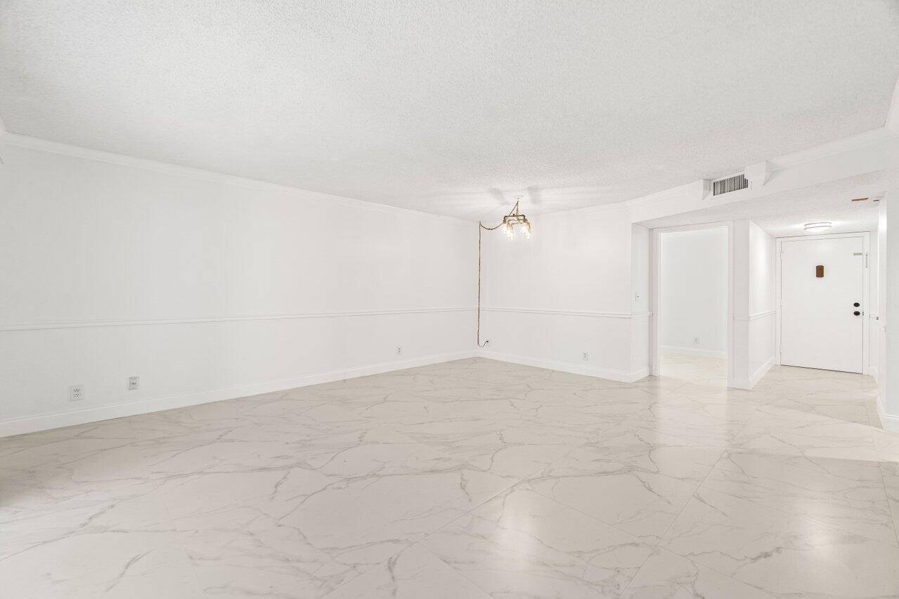 Boca Raton, FL 33428,22615 SW 66th AVE 310