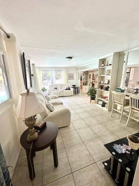 Lake Worth, FL 33467,68 W Coconut DR