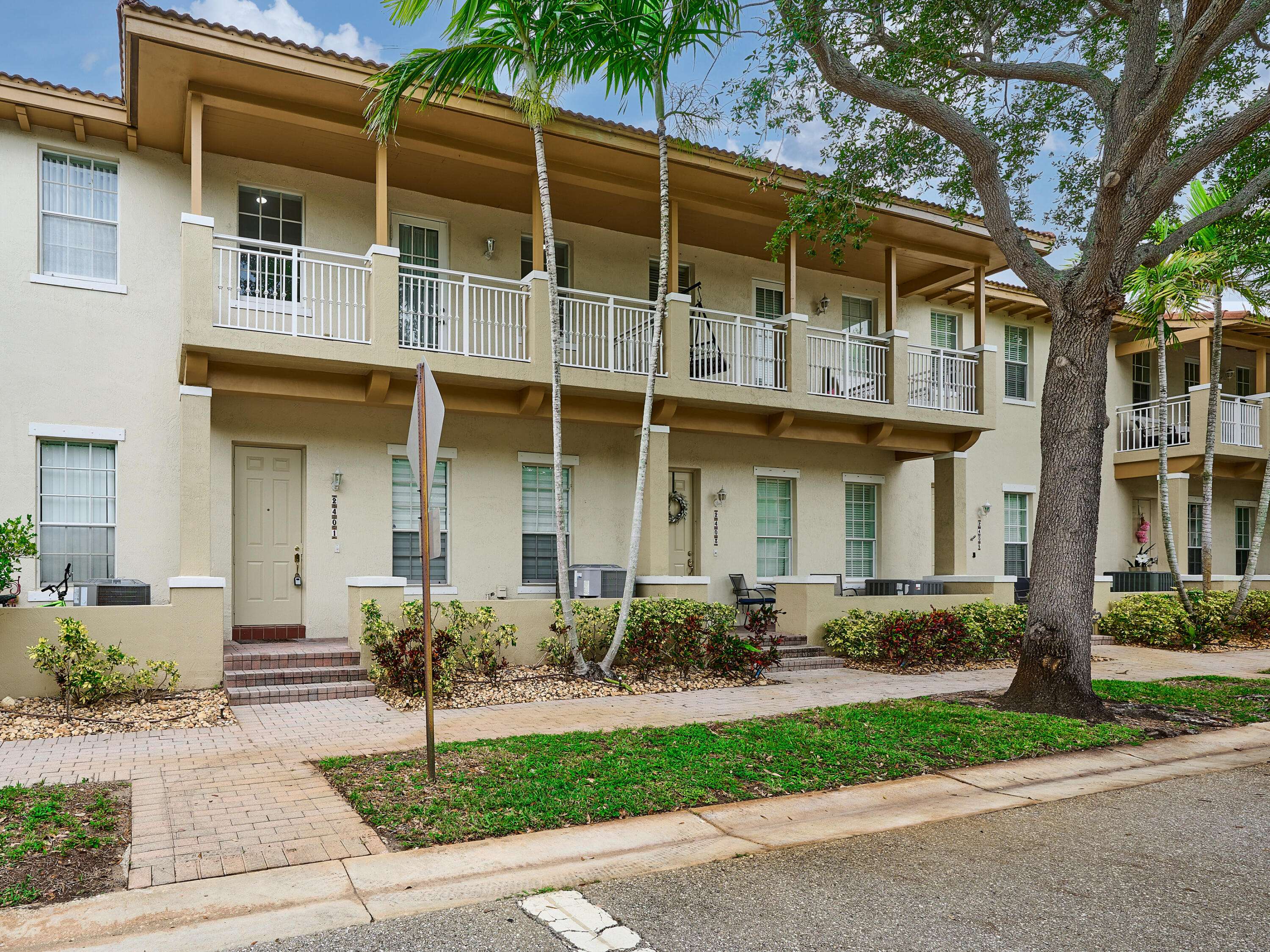 Boynton Beach, FL 33426,2401 NW 7th ST