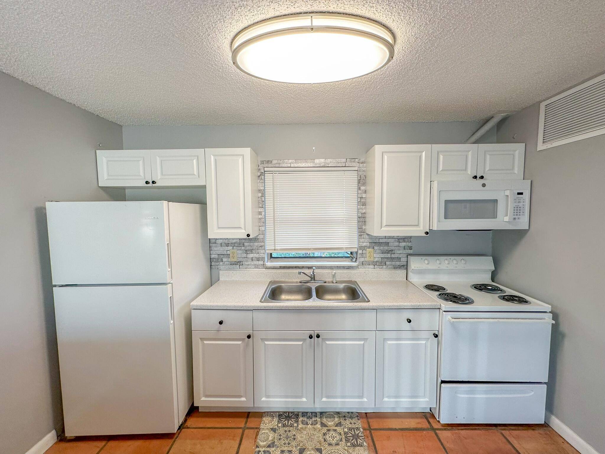 West Palm Beach, FL 33403,2735 Richard RD C