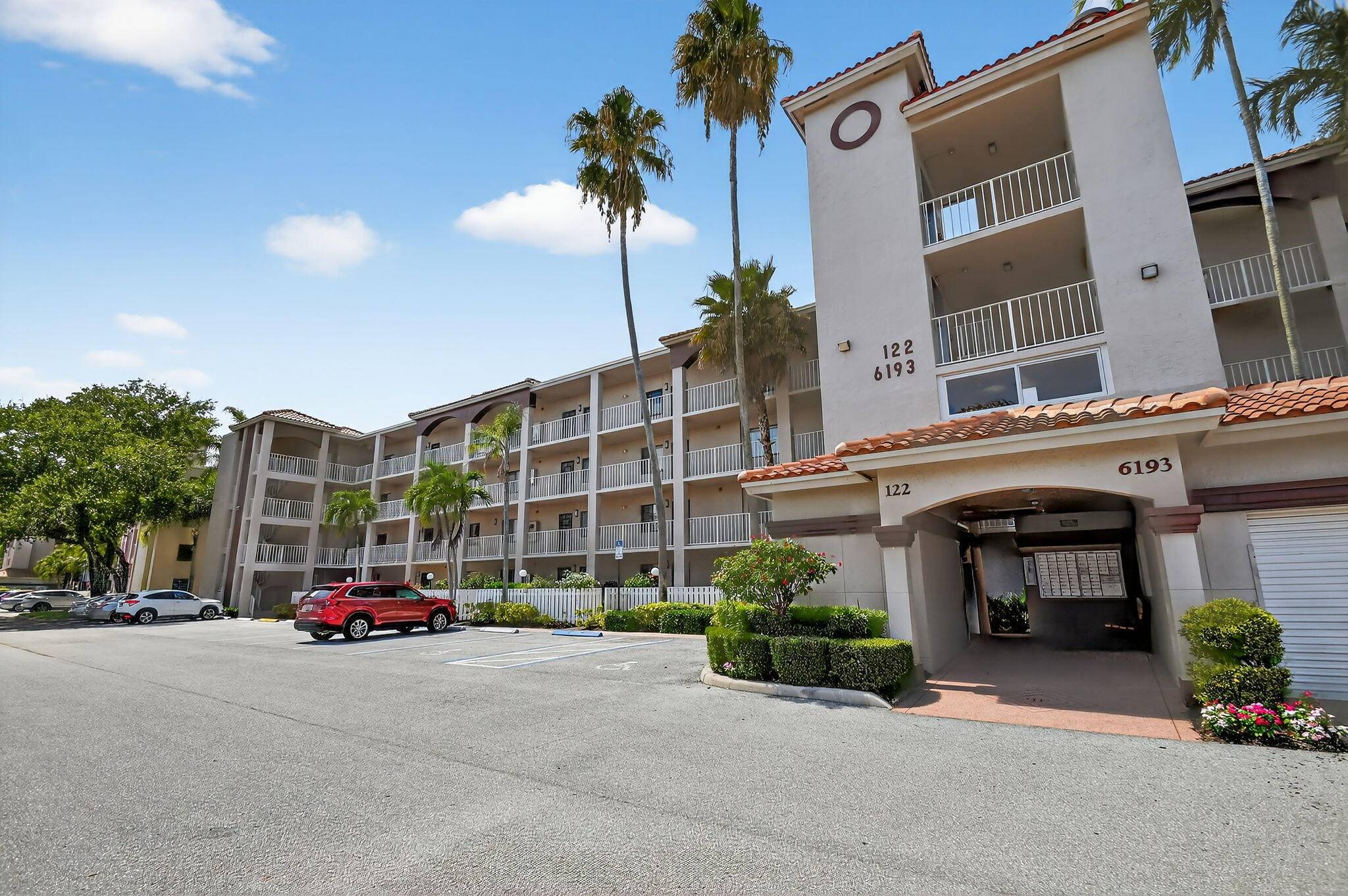 Delray Beach, FL 33484,6193 Pointe Regal CIR 402