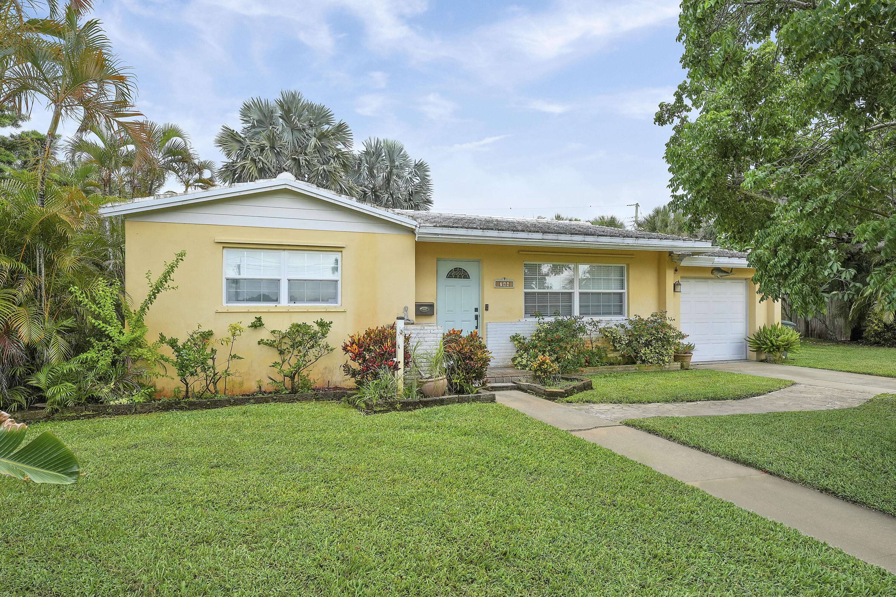 Lake Park, FL 33403,744 W Ilex DR