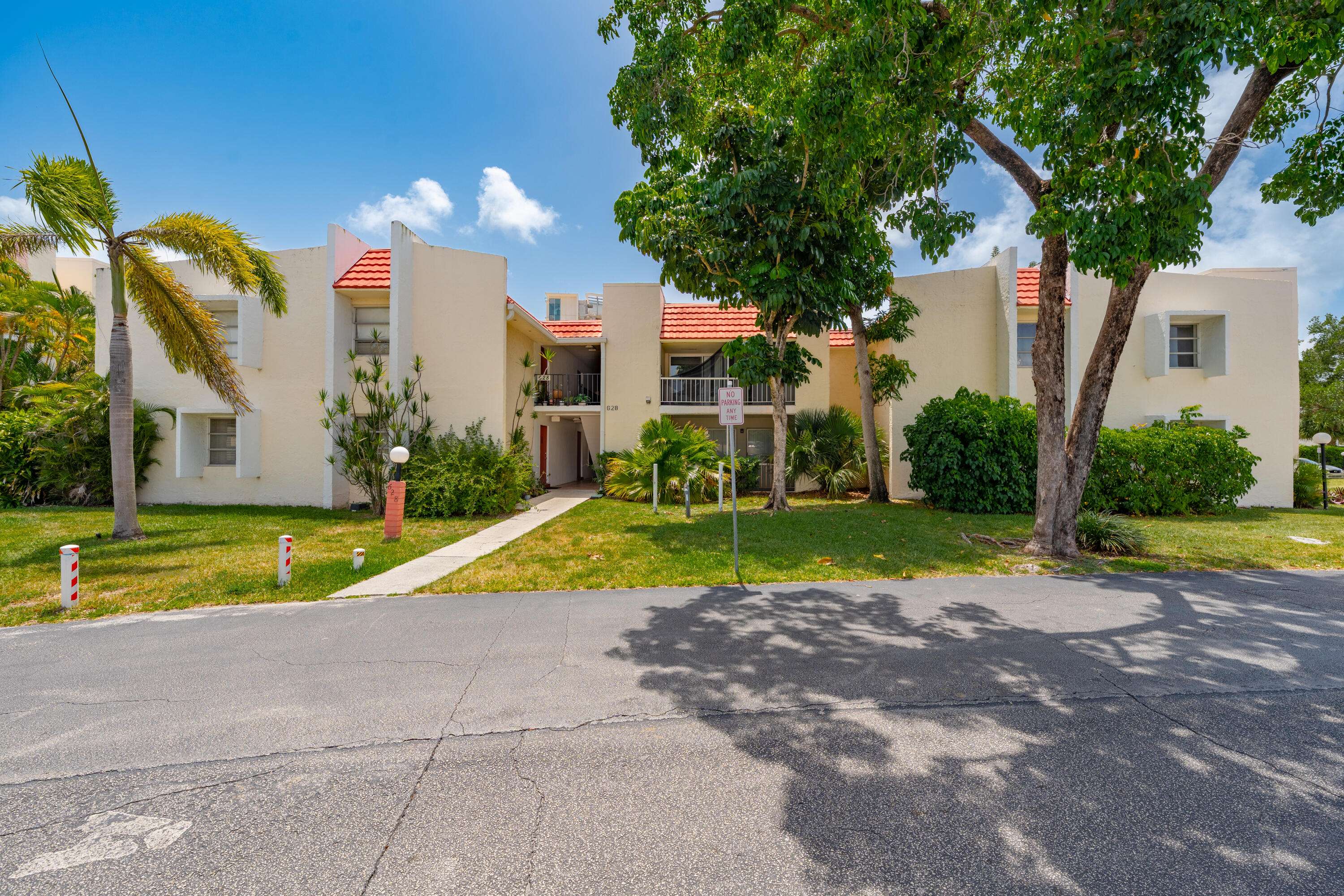 Boca Raton, FL 33486,628 NW 13th ST 11