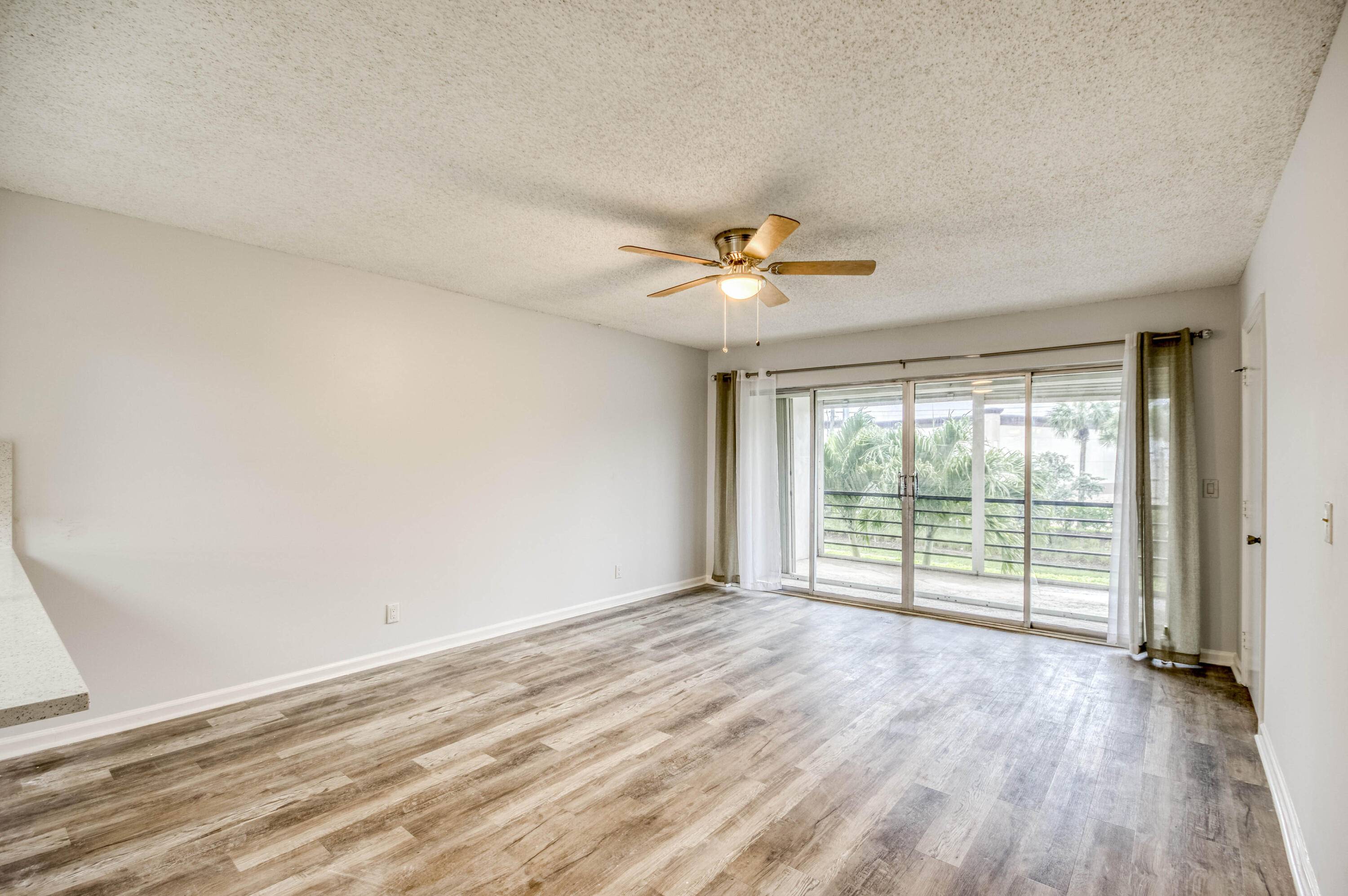 Palm Beach Gardens, FL 33410,3111 Gardens East DR 31