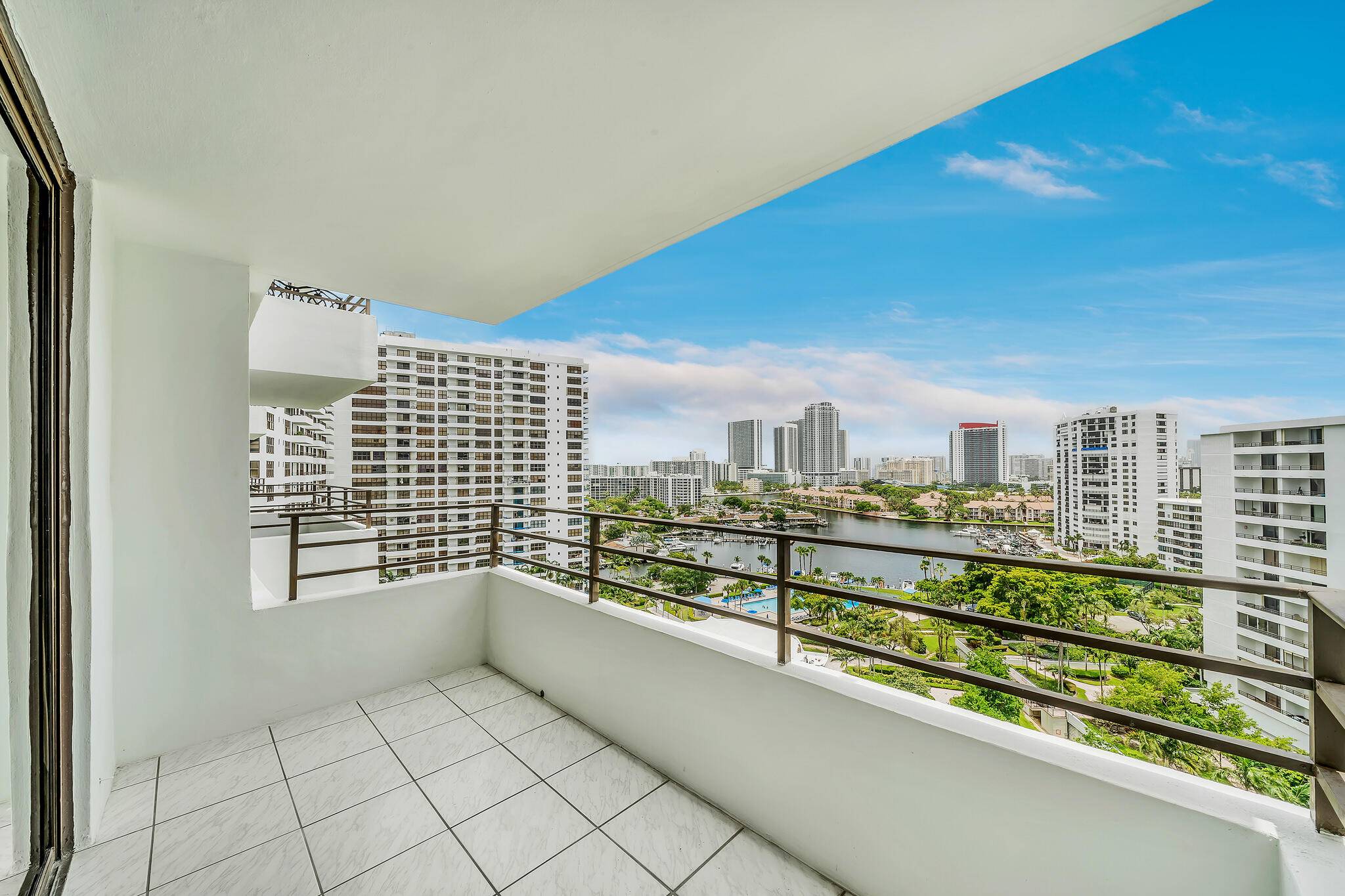 Hallandale Beach, FL 33009,600 Three Island Boulevard BLVD 1418