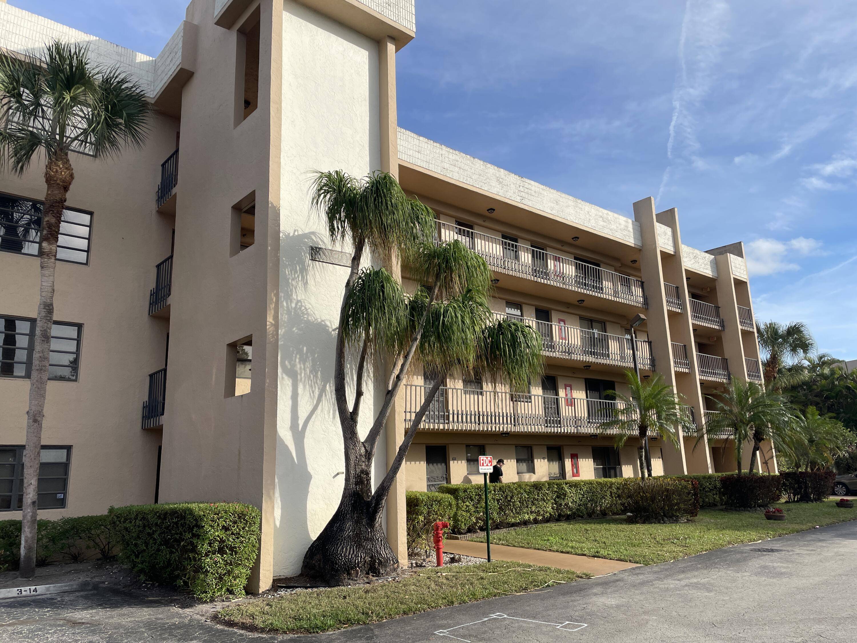 Lake Worth, FL 33467,4760 Lucerne Lakes BLVD 305