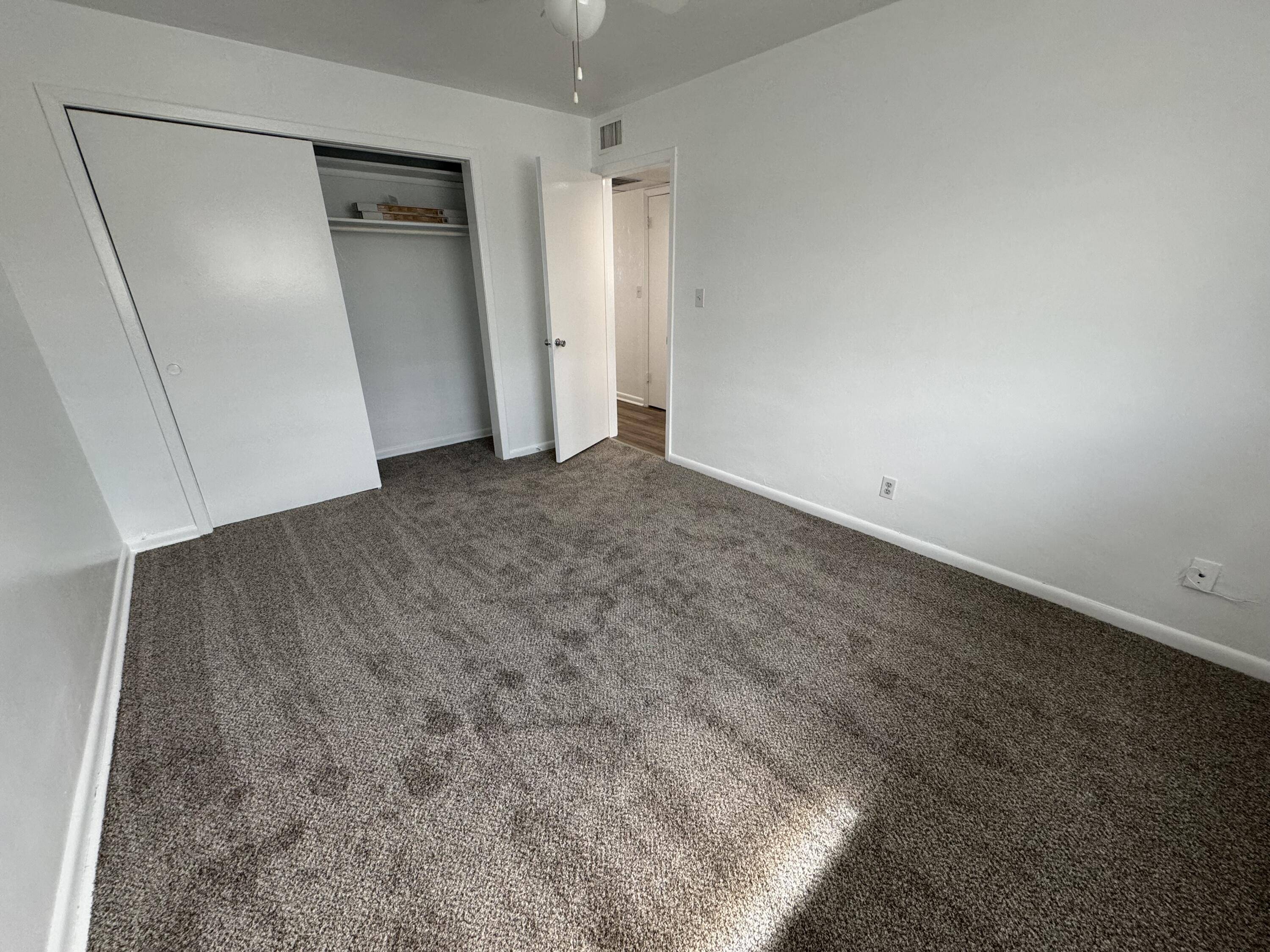 Lake Park, FL 33403,810 Lake Shore DR 37