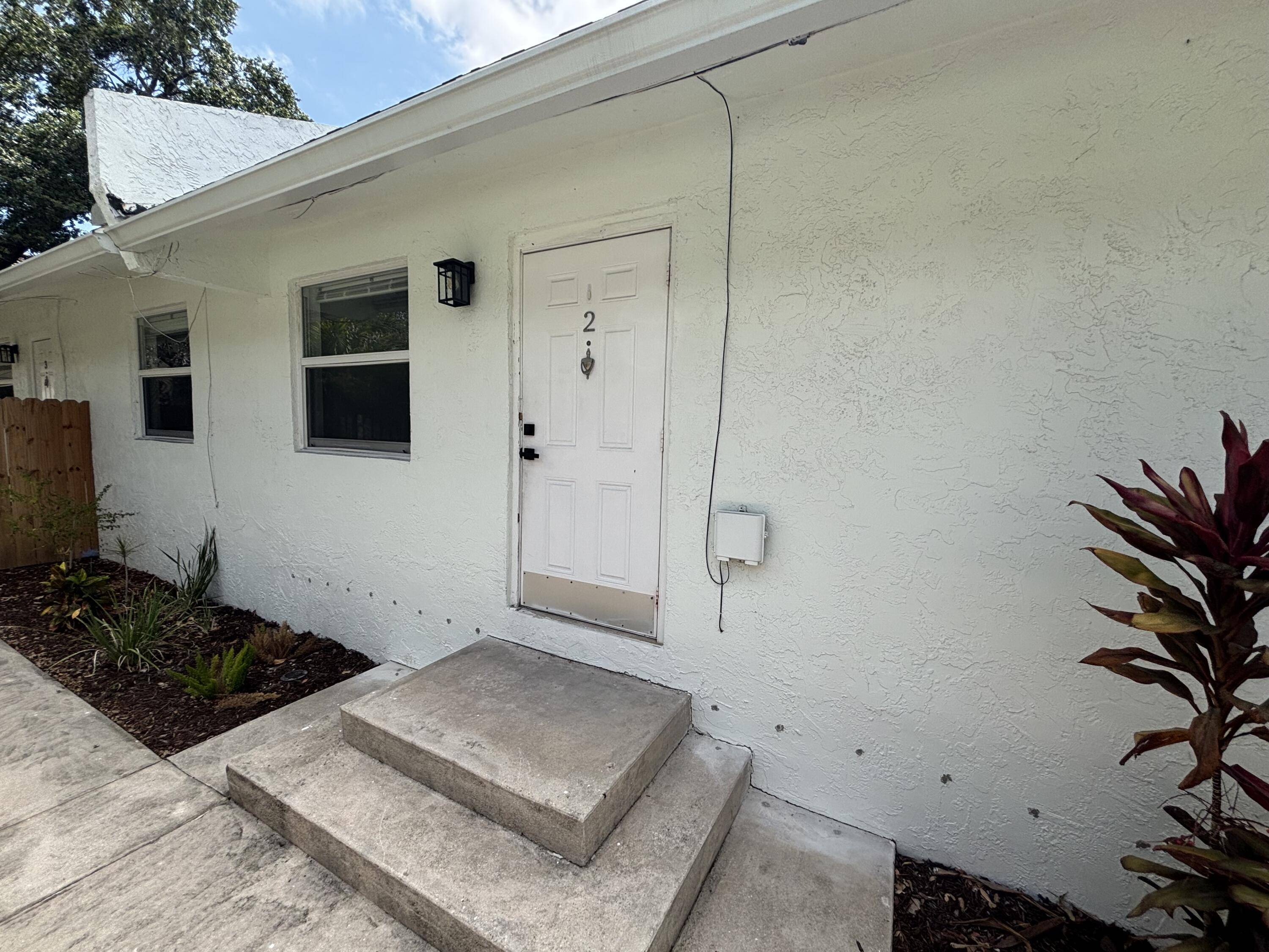 Fort Lauderdale, FL 33316,880 SE 12th ST 2