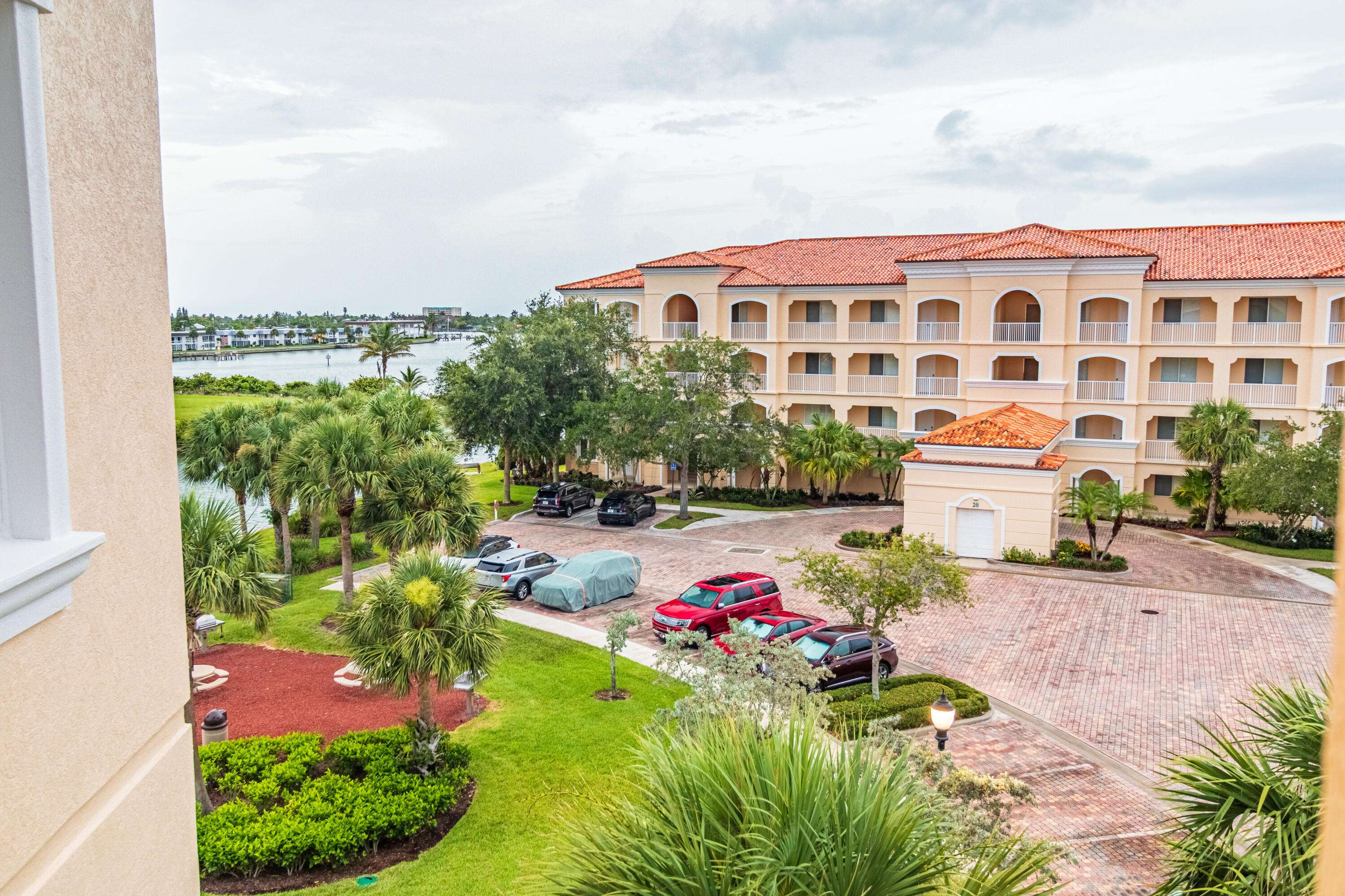 Fort Pierce, FL 34949,19 W Harbour Isle DR Ph04