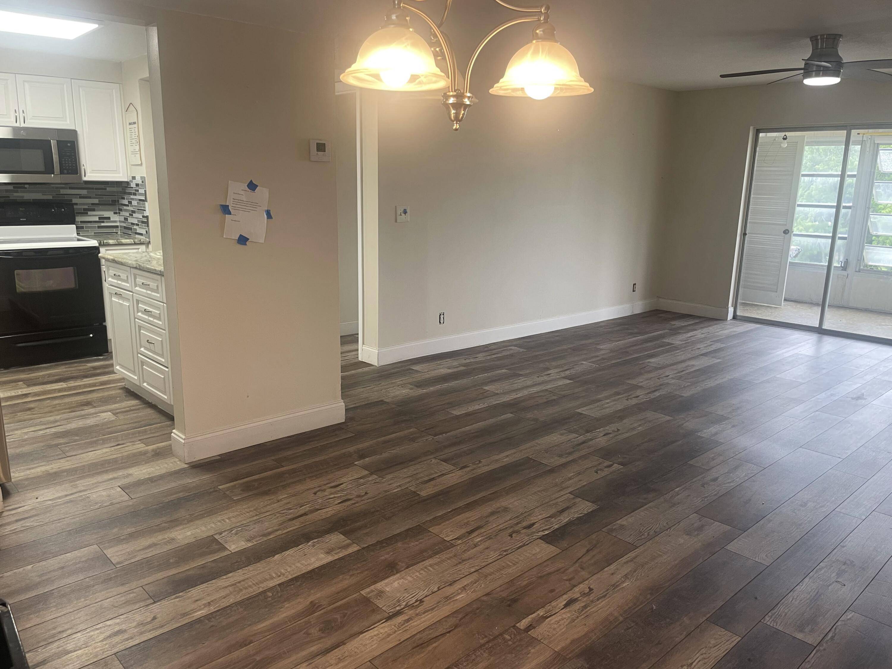 Palm Springs, FL 33461,729 Lori DR 305