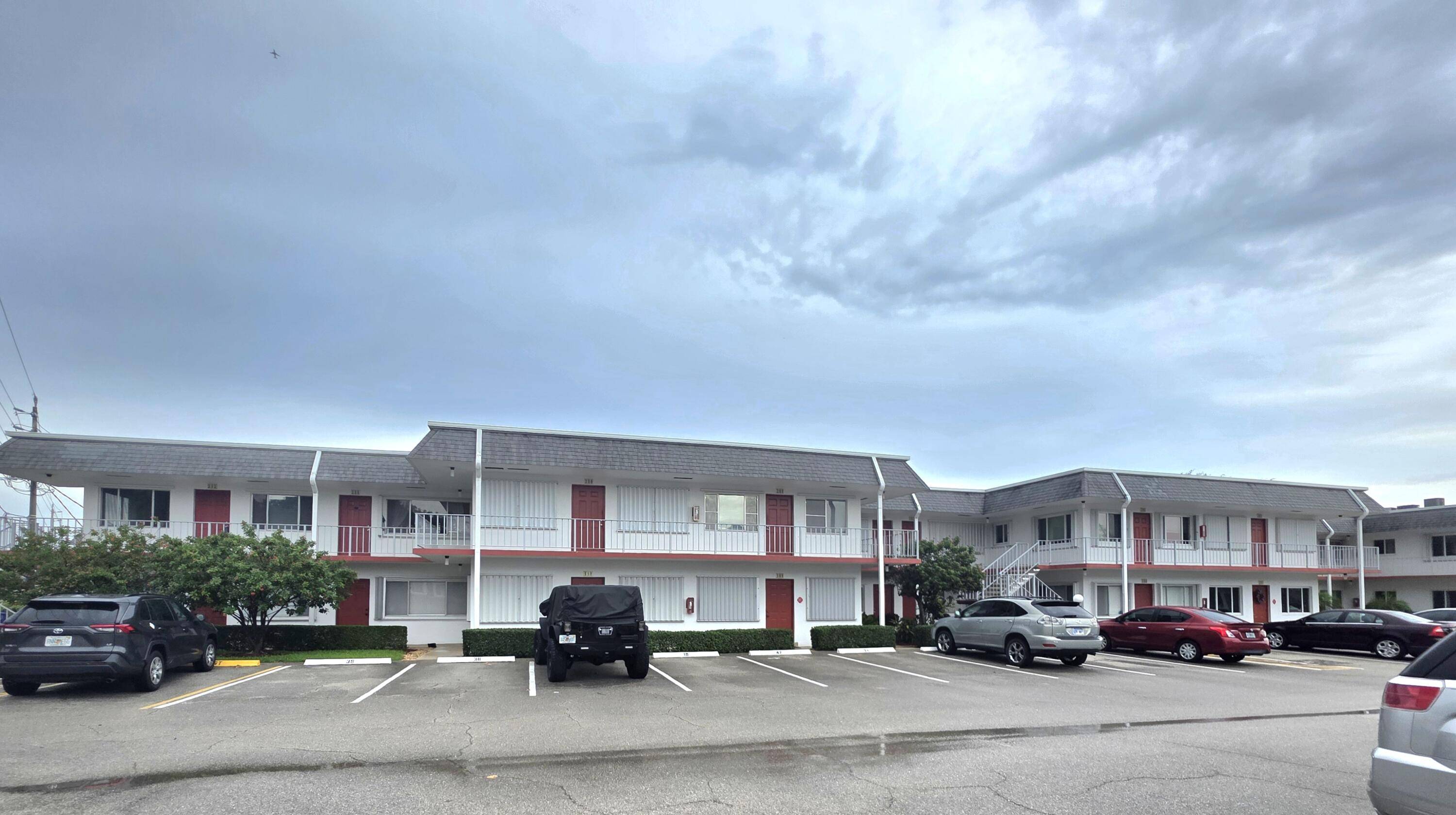 Lake Worth, FL 33461,3200 Lake Osborne DR 212