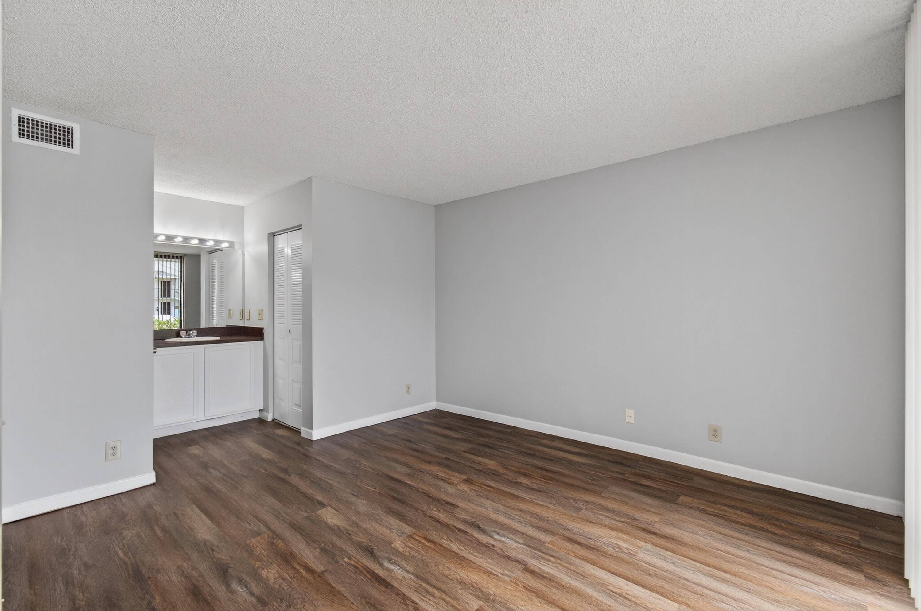 West Palm Beach, FL 33401,752 Executive Center DR 19