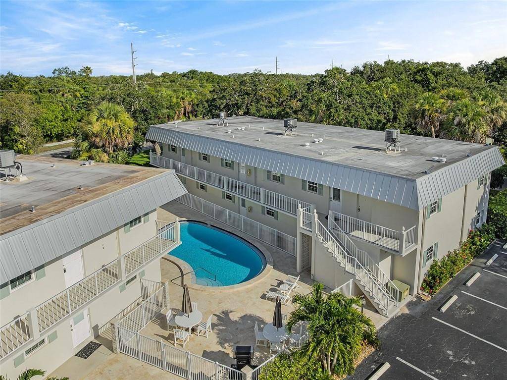 Vero Beach, FL 32963,900 Jasmine LN 102b